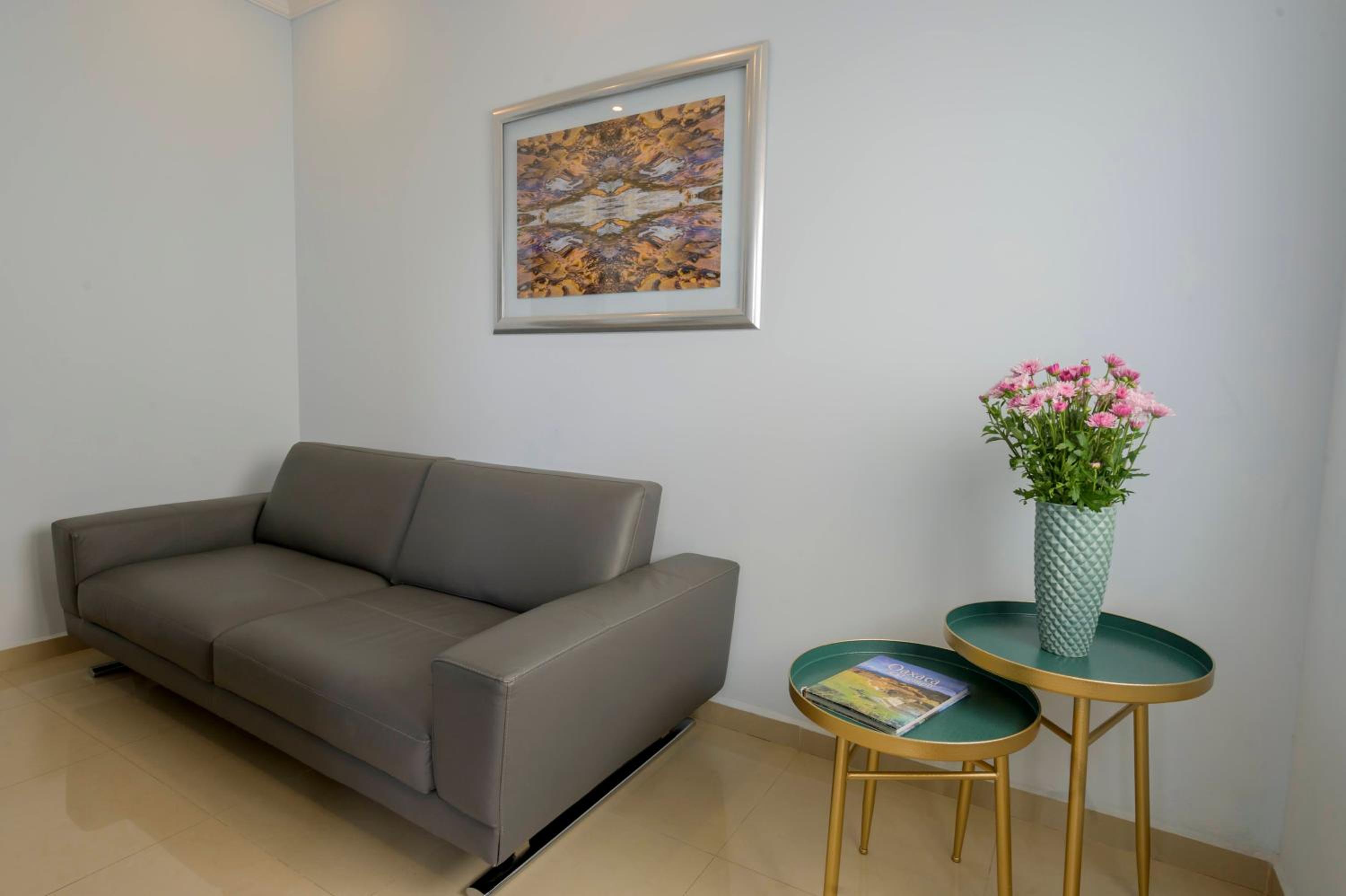 Deluxe Queen Suite - Photo 1