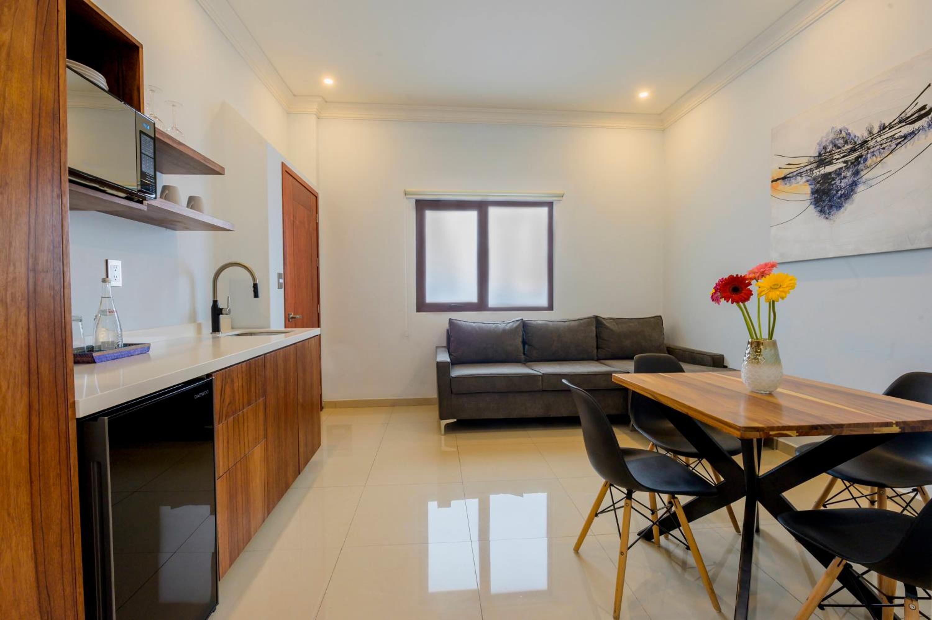 Deluxe Junior Suite - Photo 6