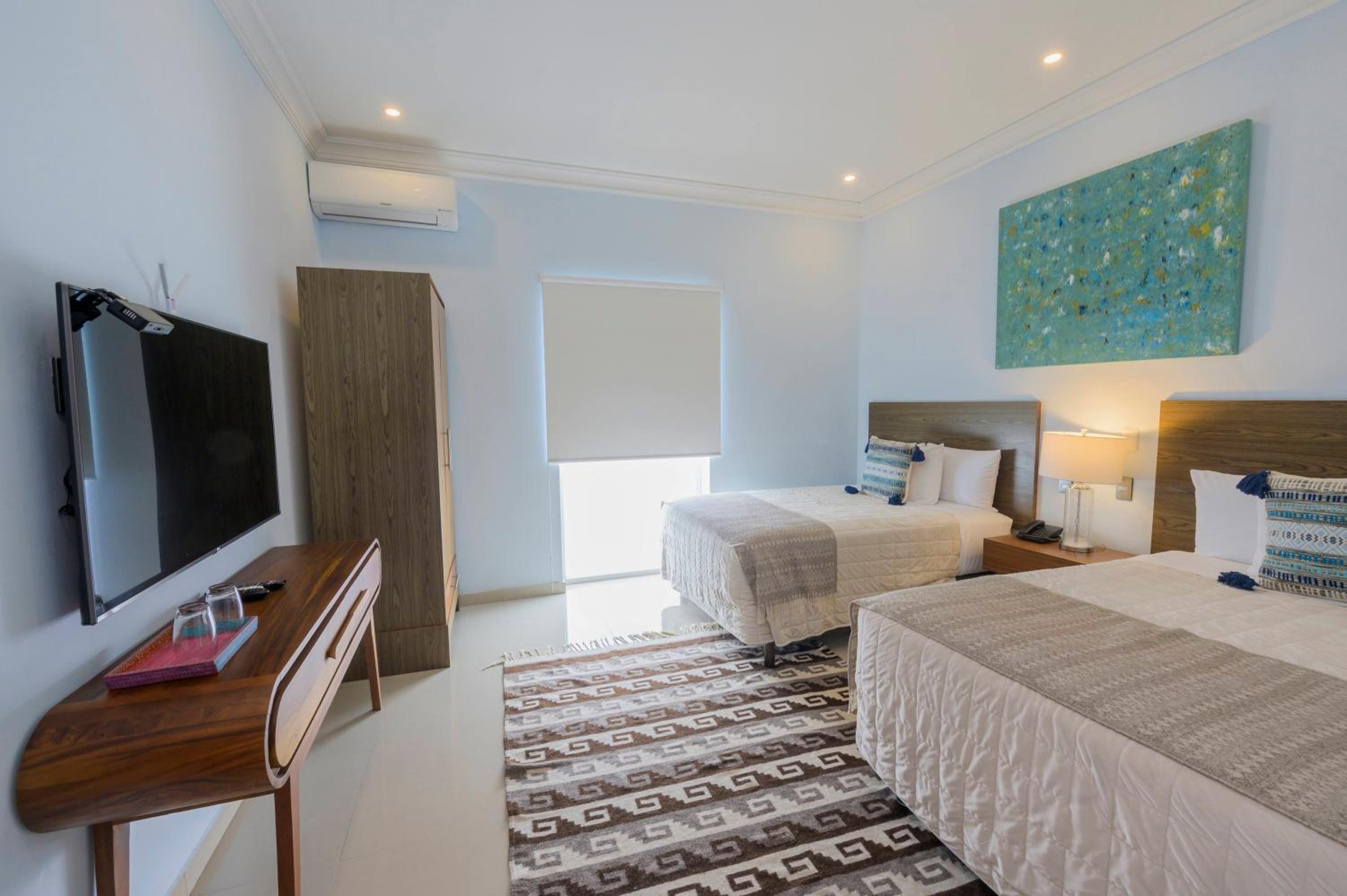 Deluxe Suite - Photo 2