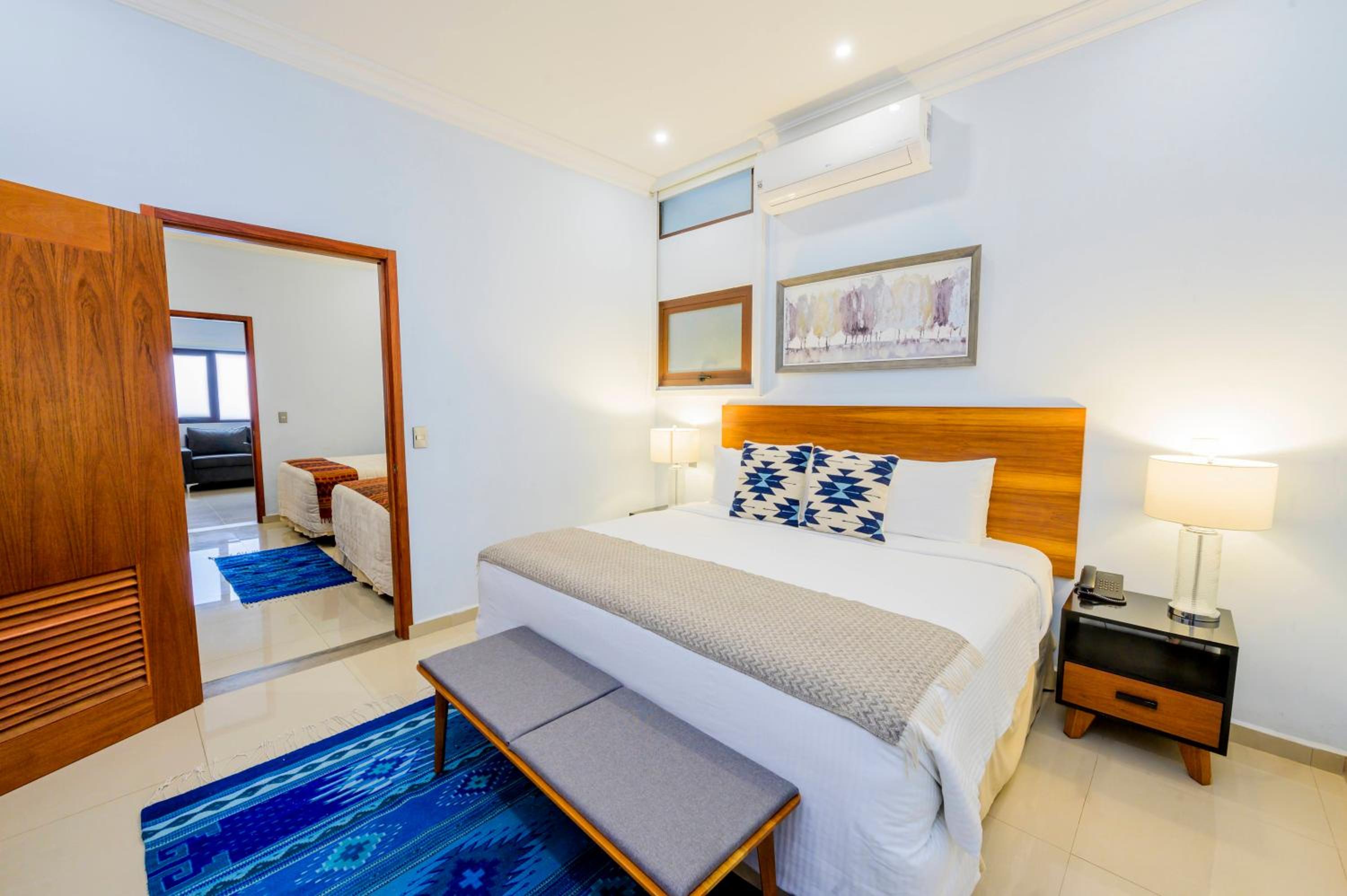 Deluxe Junior Suite - Photo 11