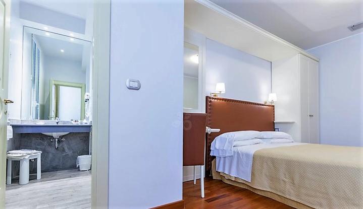 Standard Double Room - Photo 6