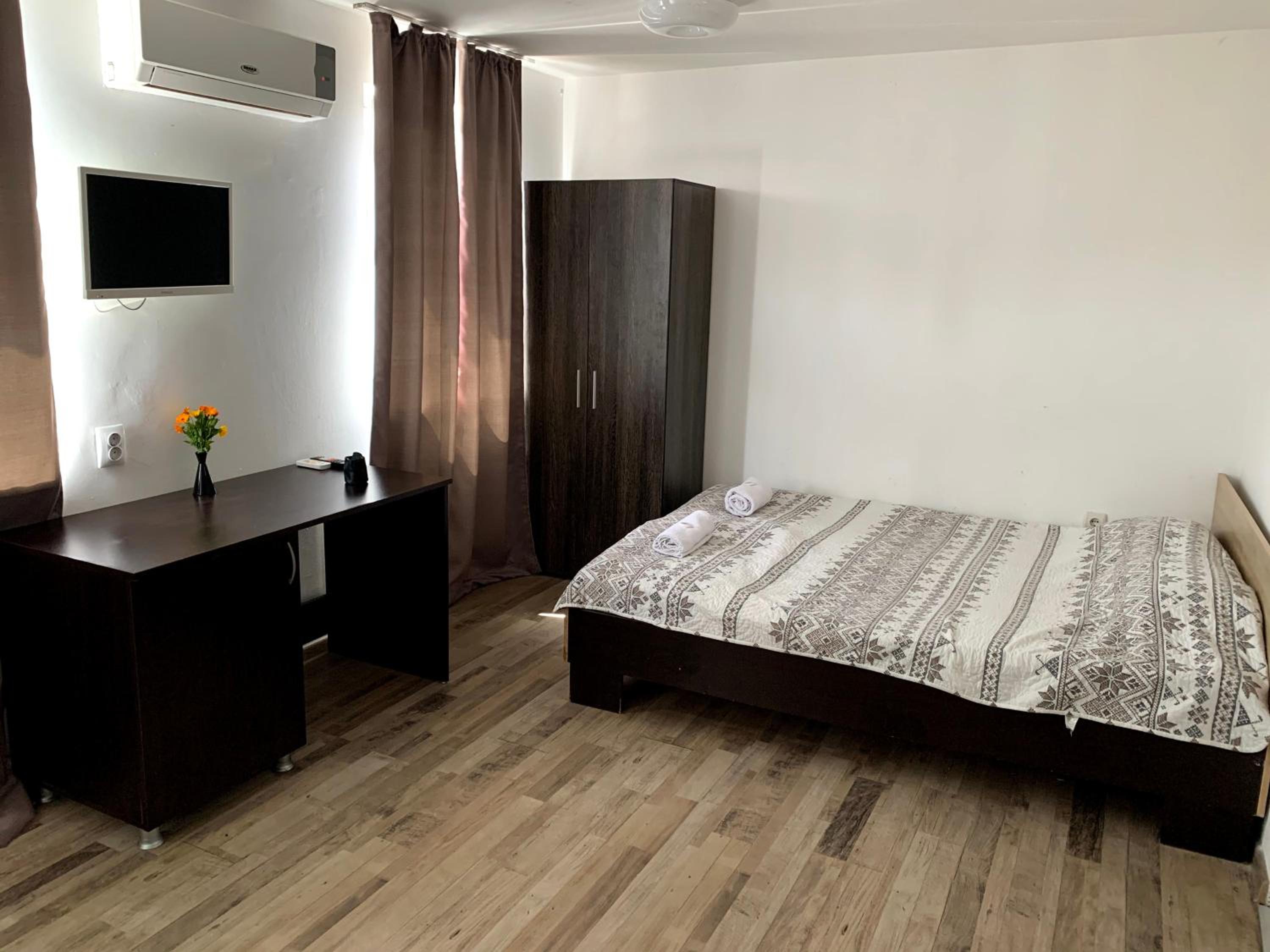 Basic Triple Room with Private Bathroom photo 2