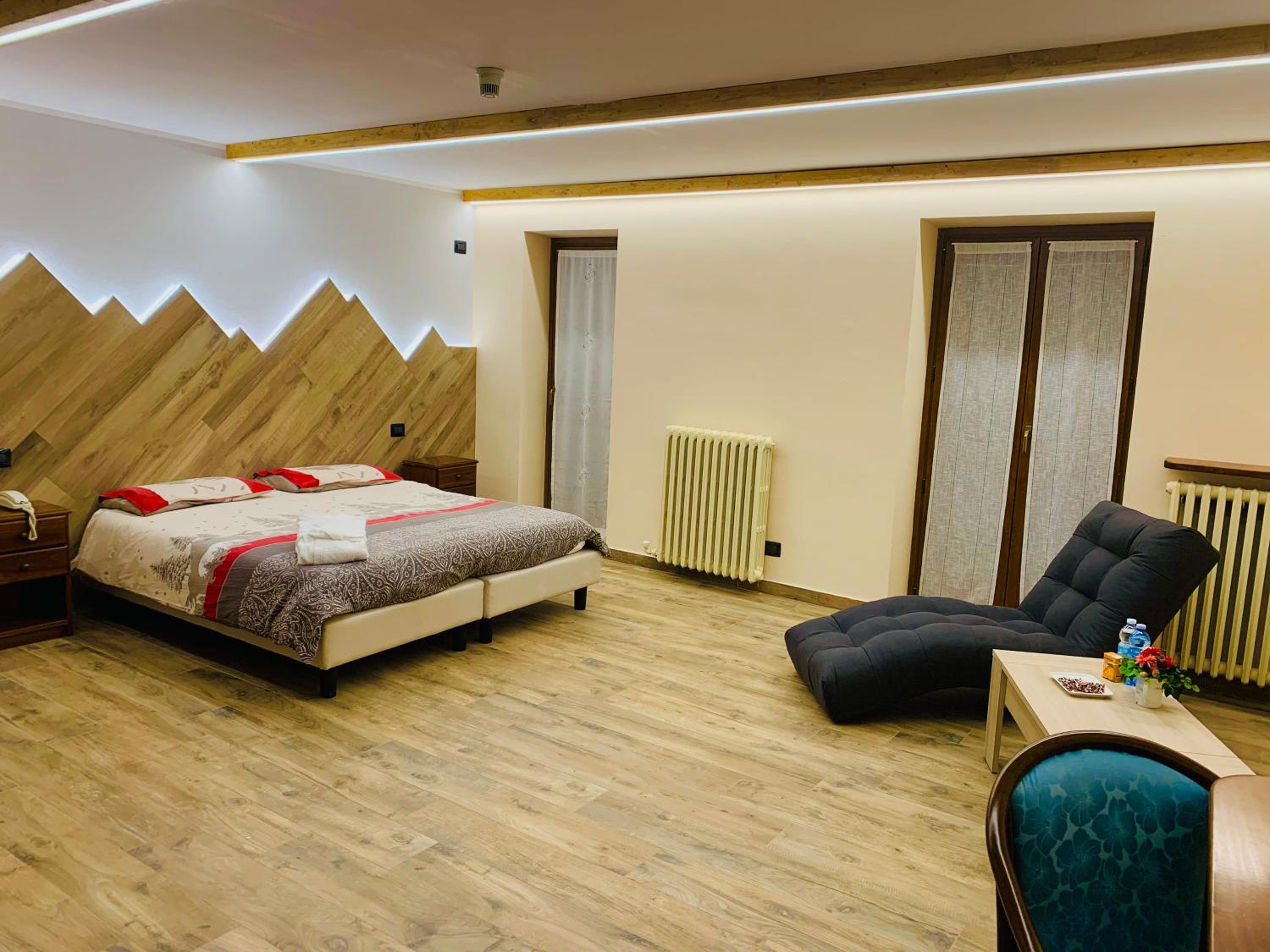 Double or Twin Room with Balcony - Photo 6