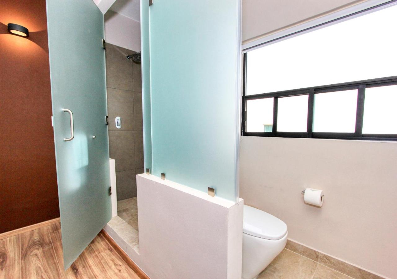 Deluxe King Suite - Photo 2