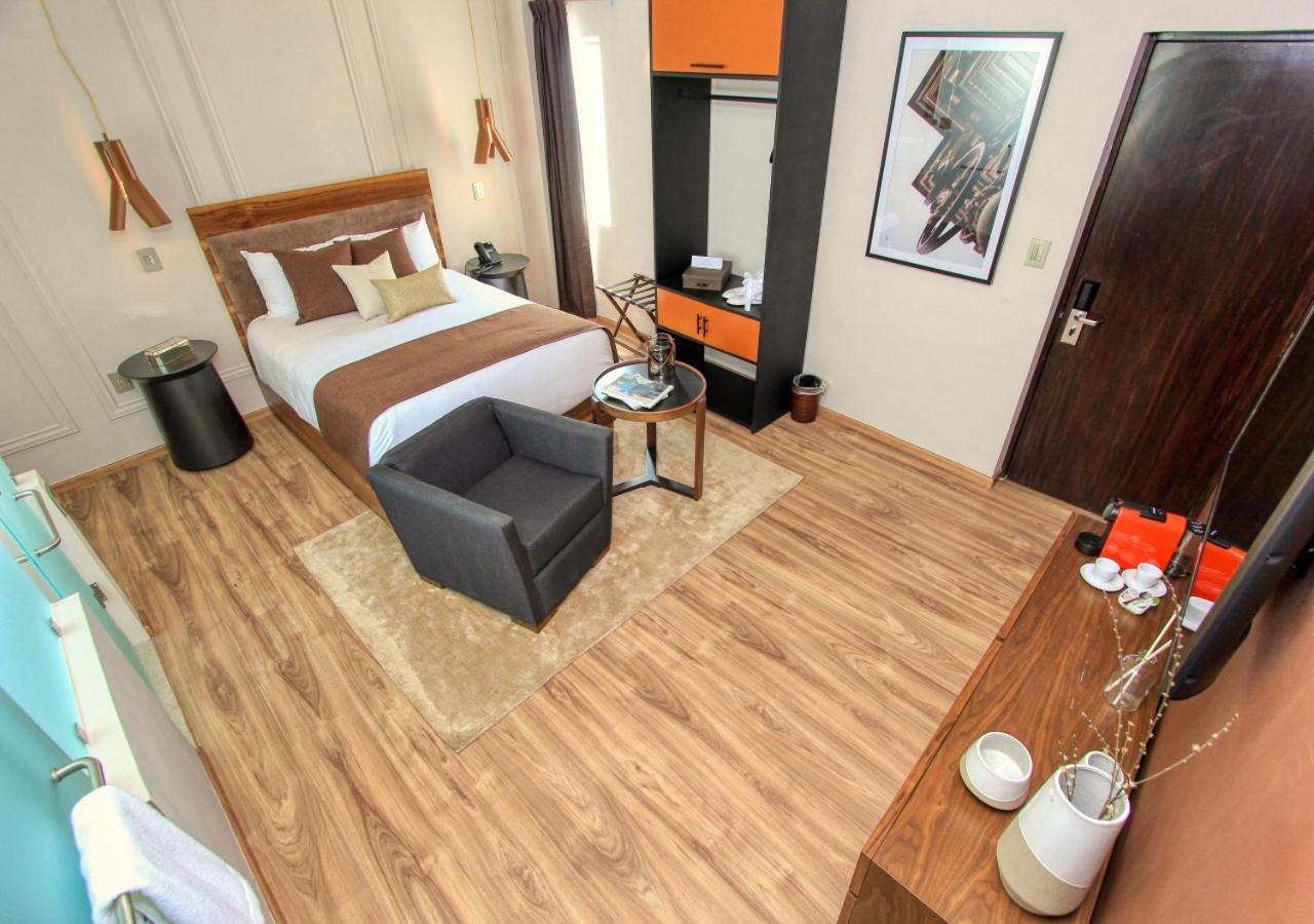 Deluxe King Suite - Photo 1