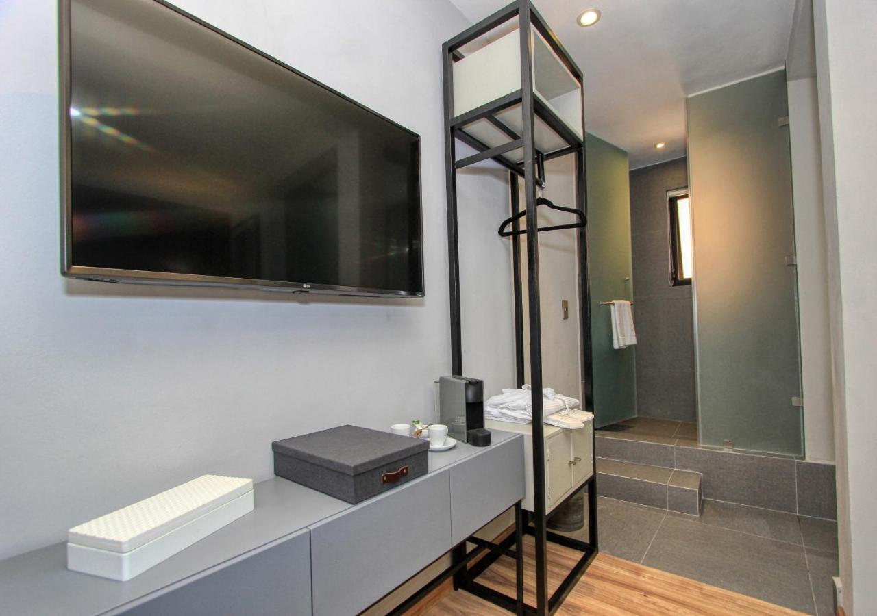 Suite - Photo 2