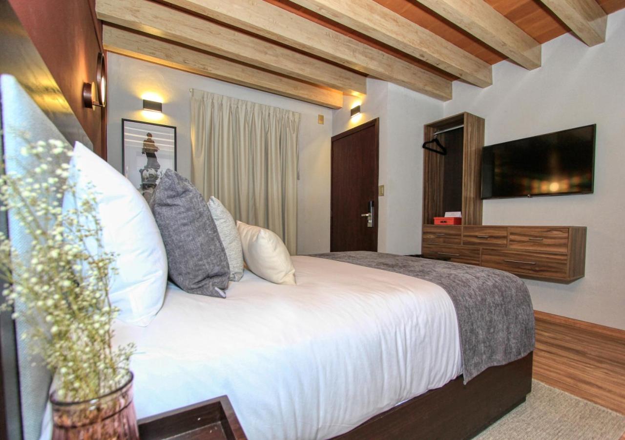 Queen Suite - Photo 1