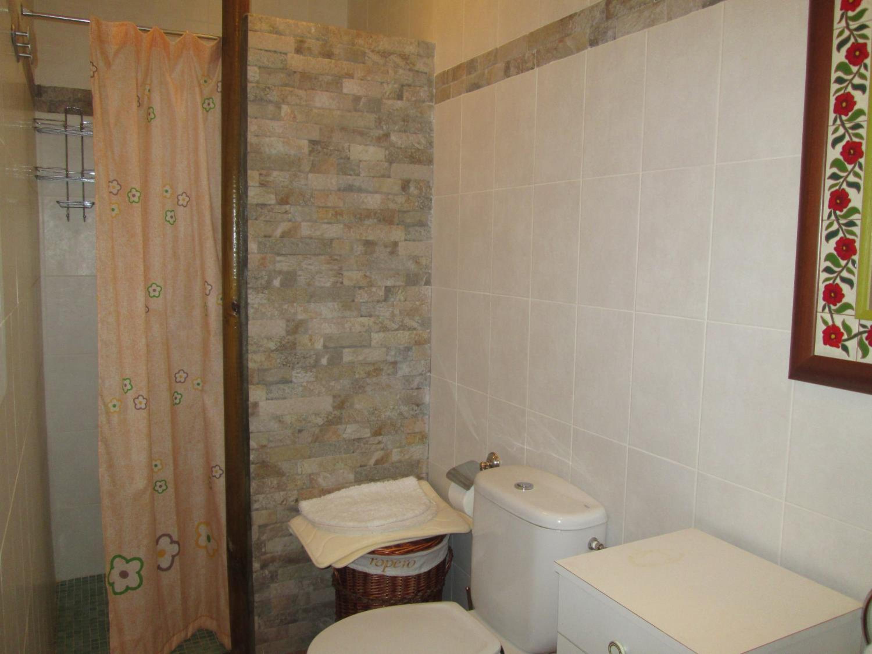 Five-Bedroom House - Photo 35