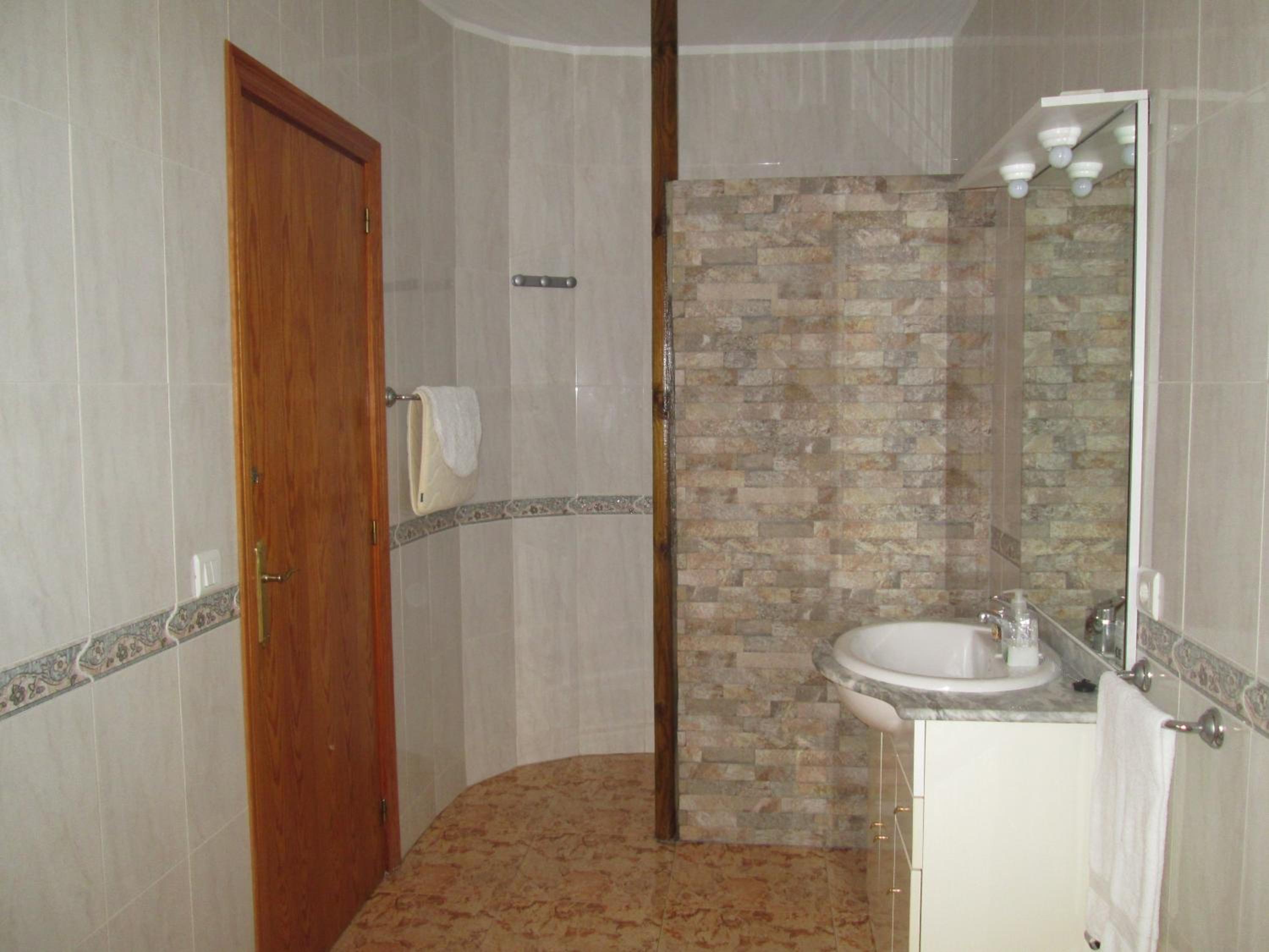 Five-Bedroom House - Photo 36