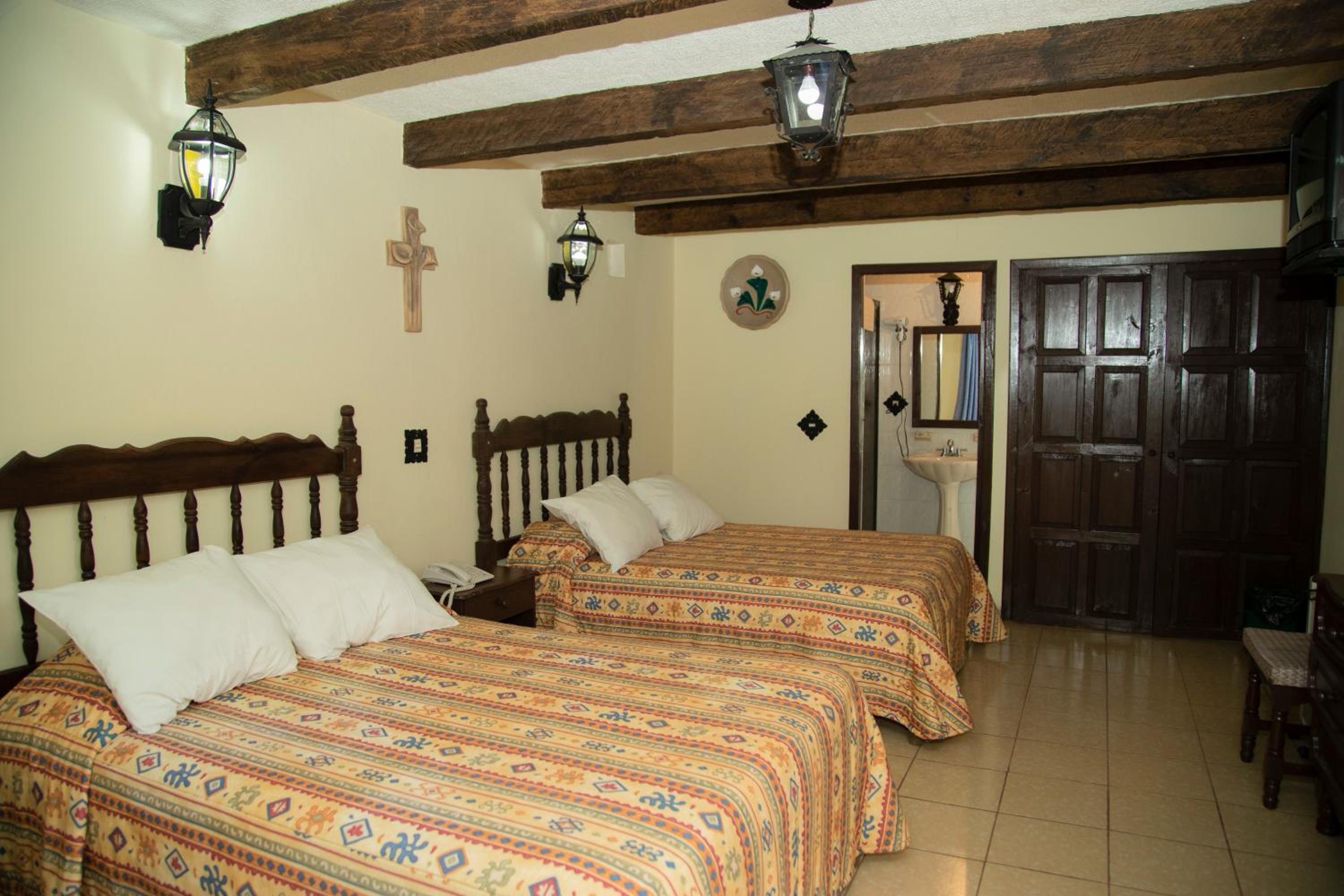 Double Room with Two Double Beds - Photo 2