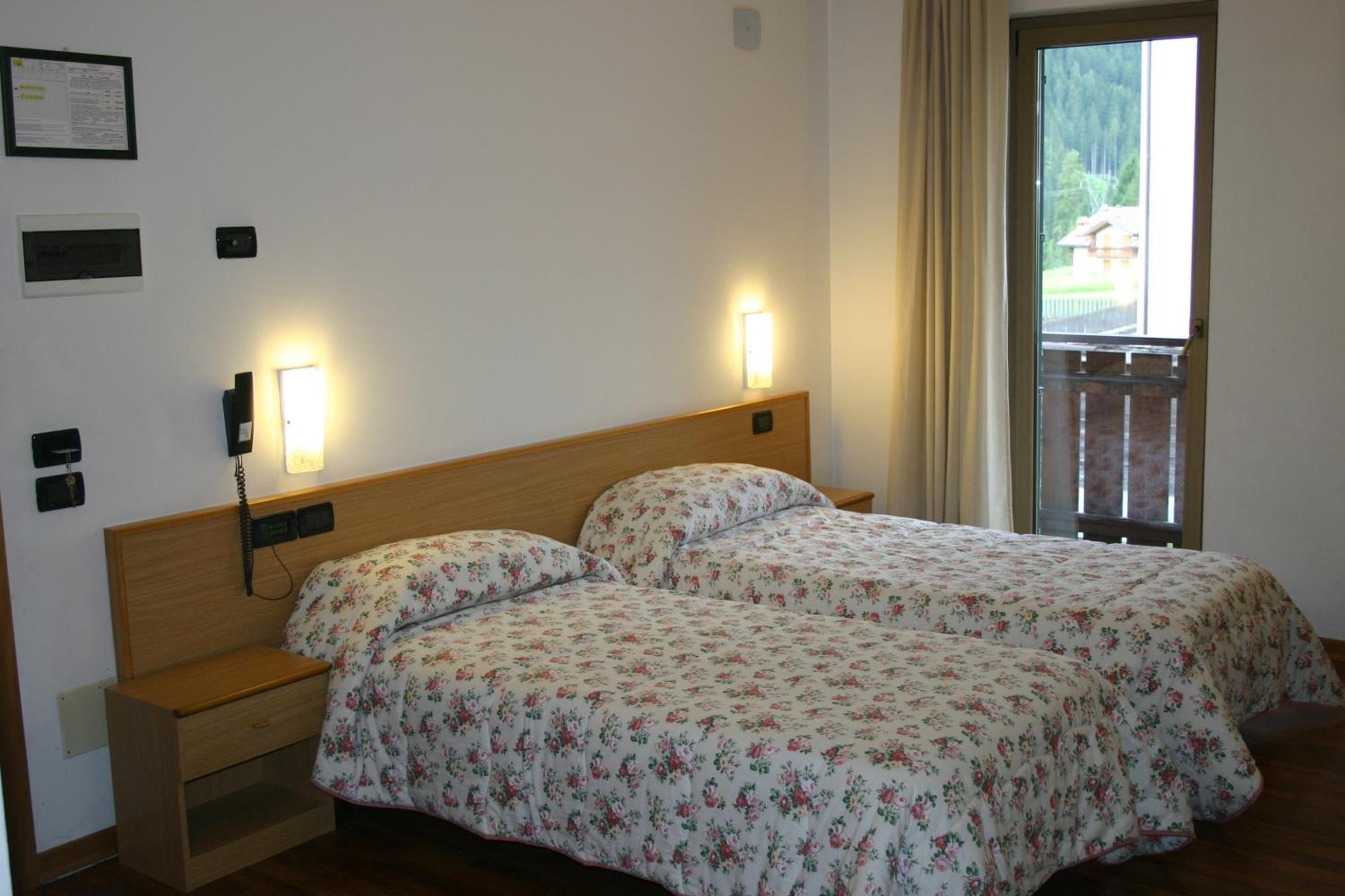 Double or Twin Room with Mountain View photo 3
