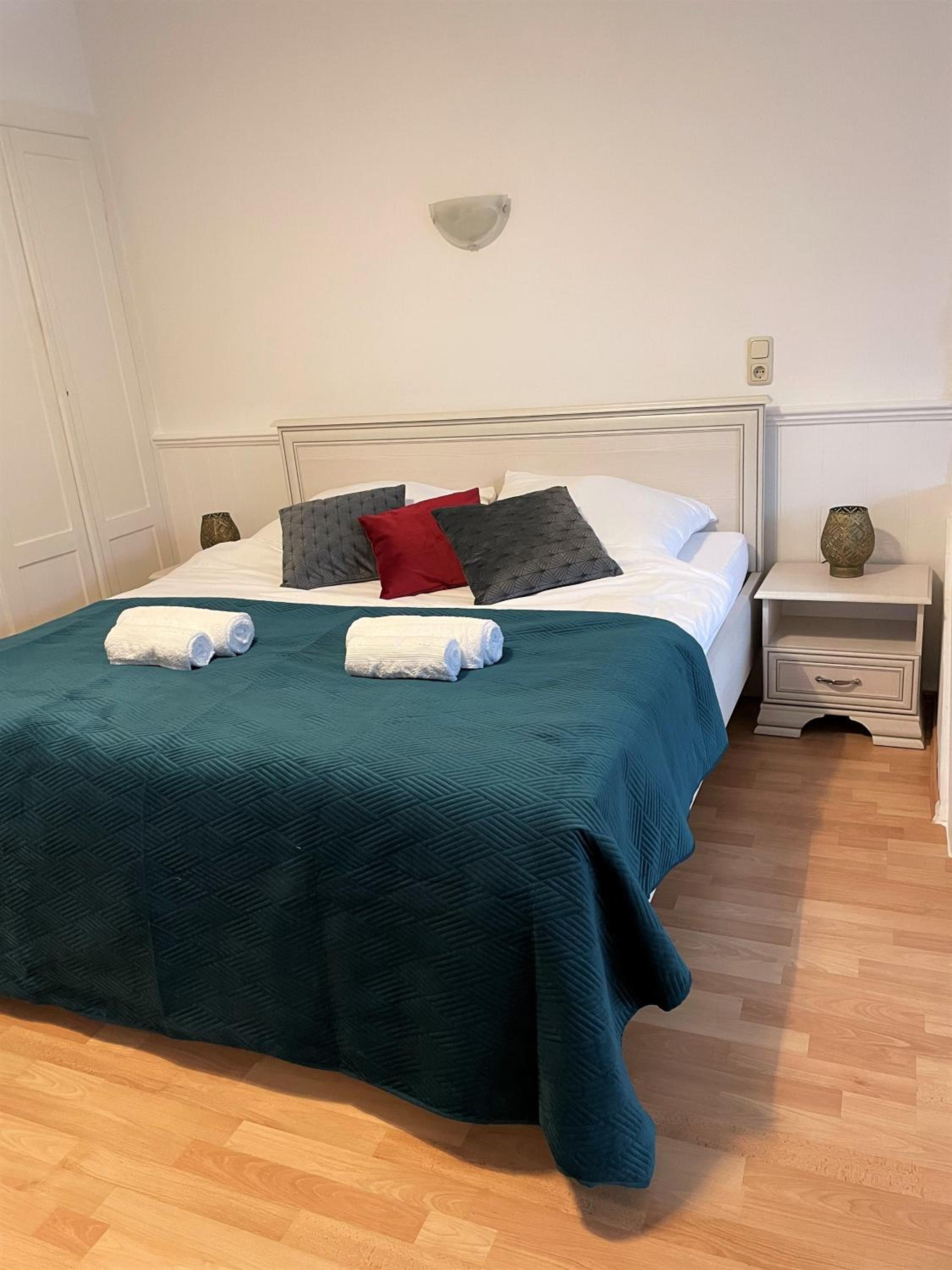 One-Bedroom Apartment - Photo 1