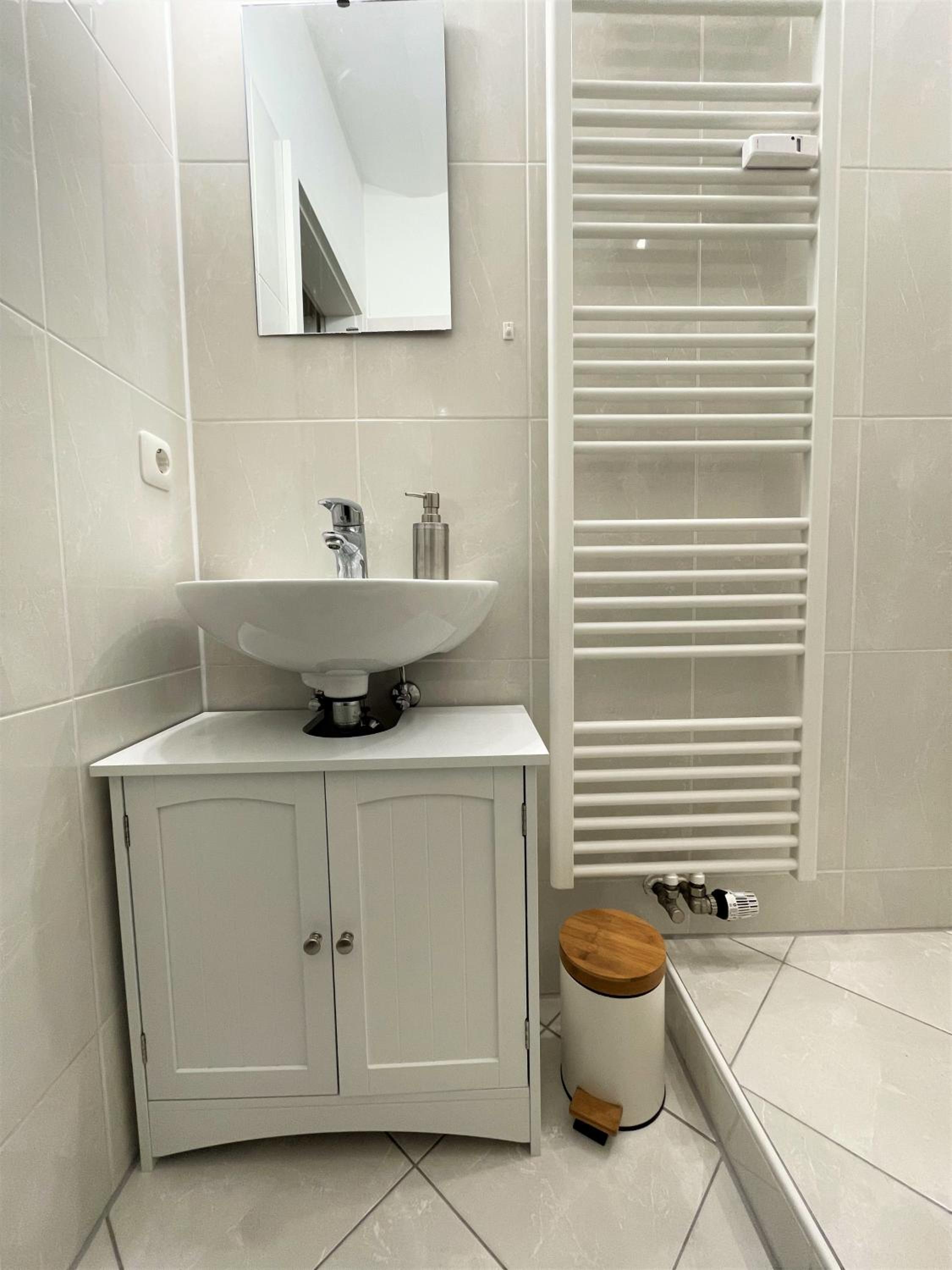 One-Bedroom Apartment - Photo 8