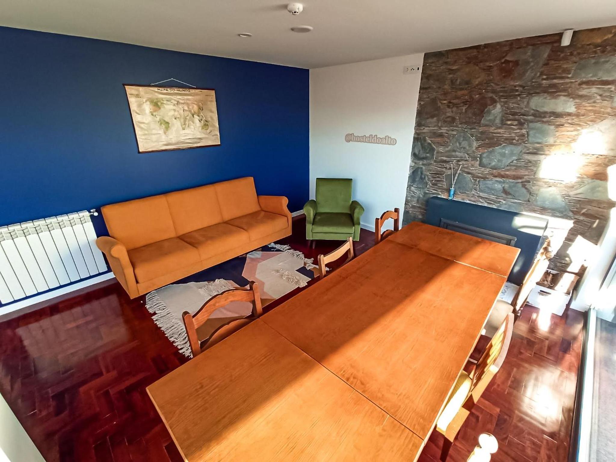 Double Room with Private Bathroom - Photo 10