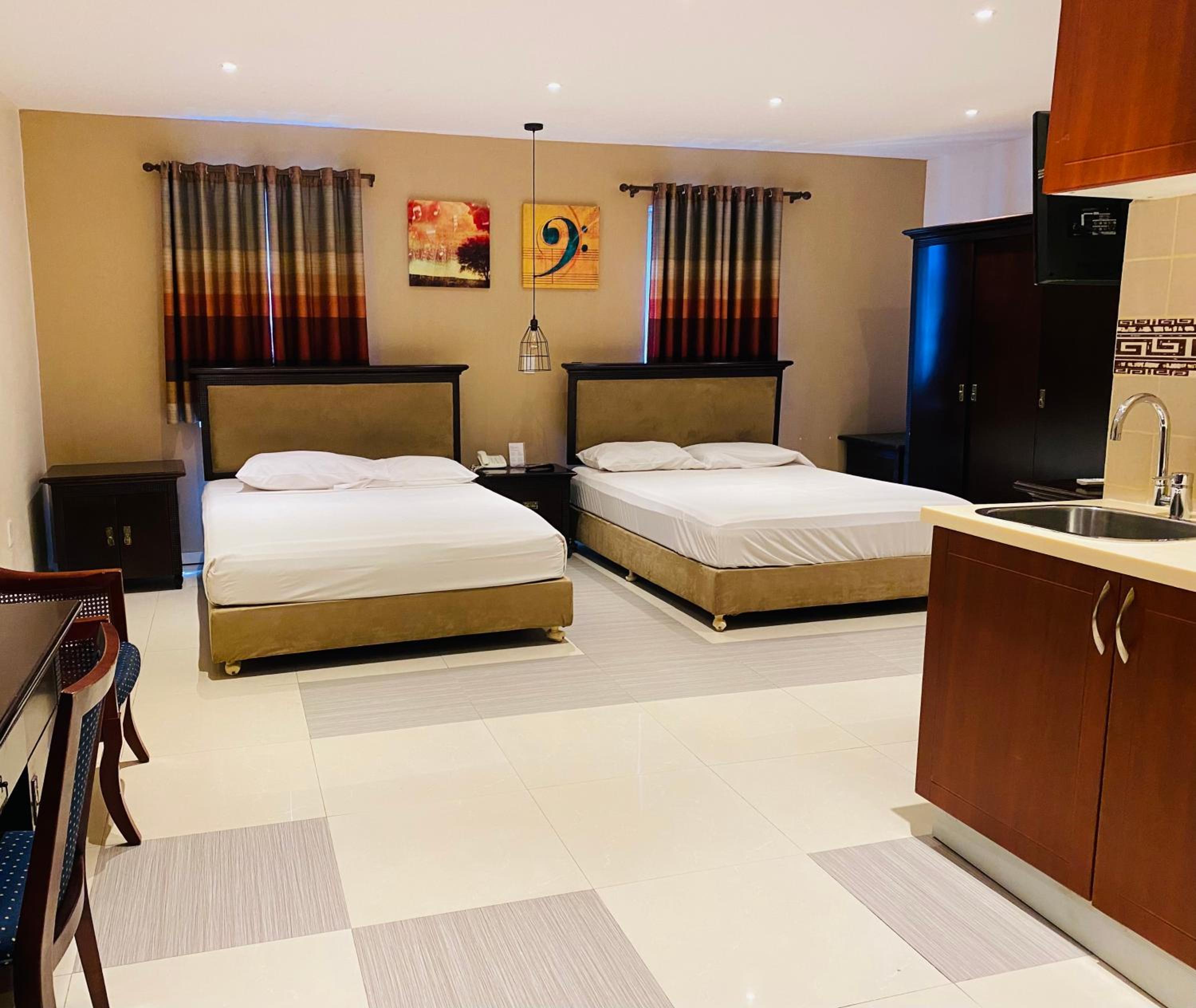 Standard Queen Room with Two Queen Beds photo 2