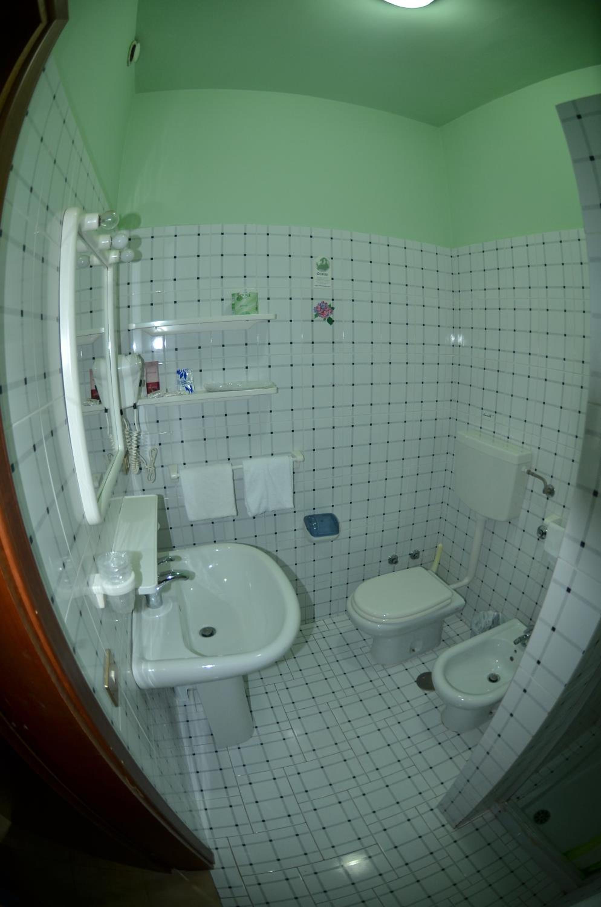 Double or Twin Room with Balcony - Photo 5