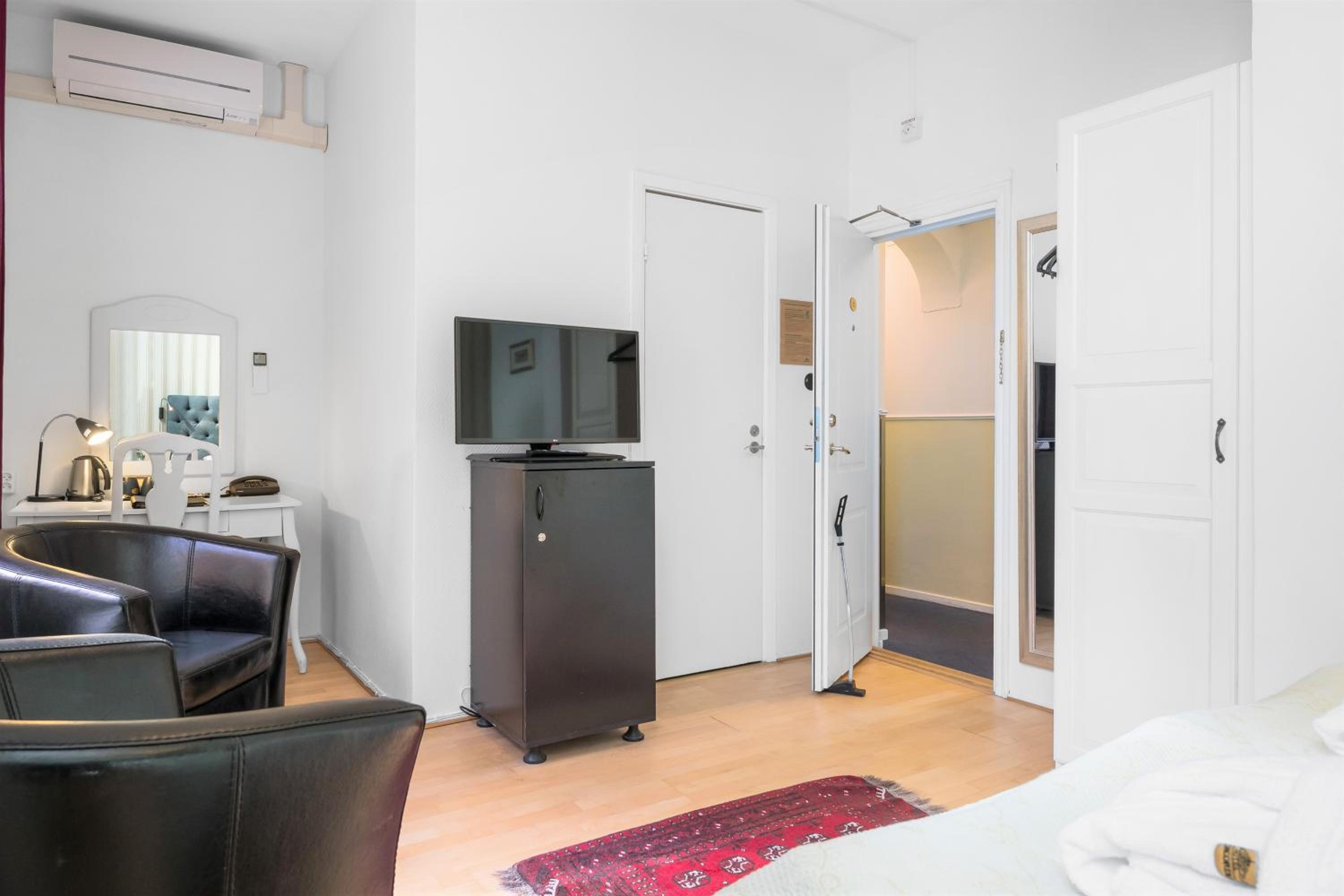 Economy Double or Twin Room - Photo 5