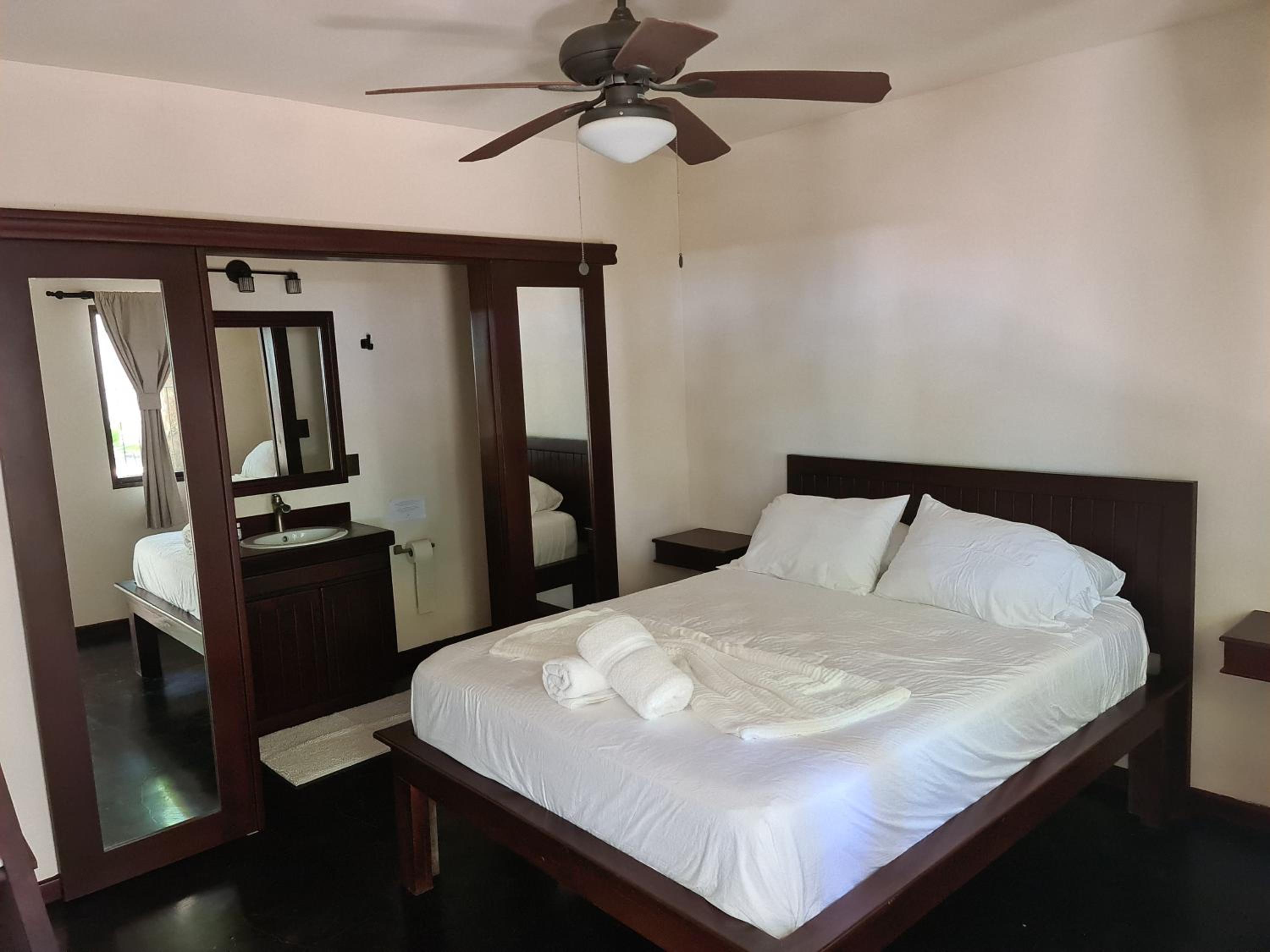 Queen Room photo 3