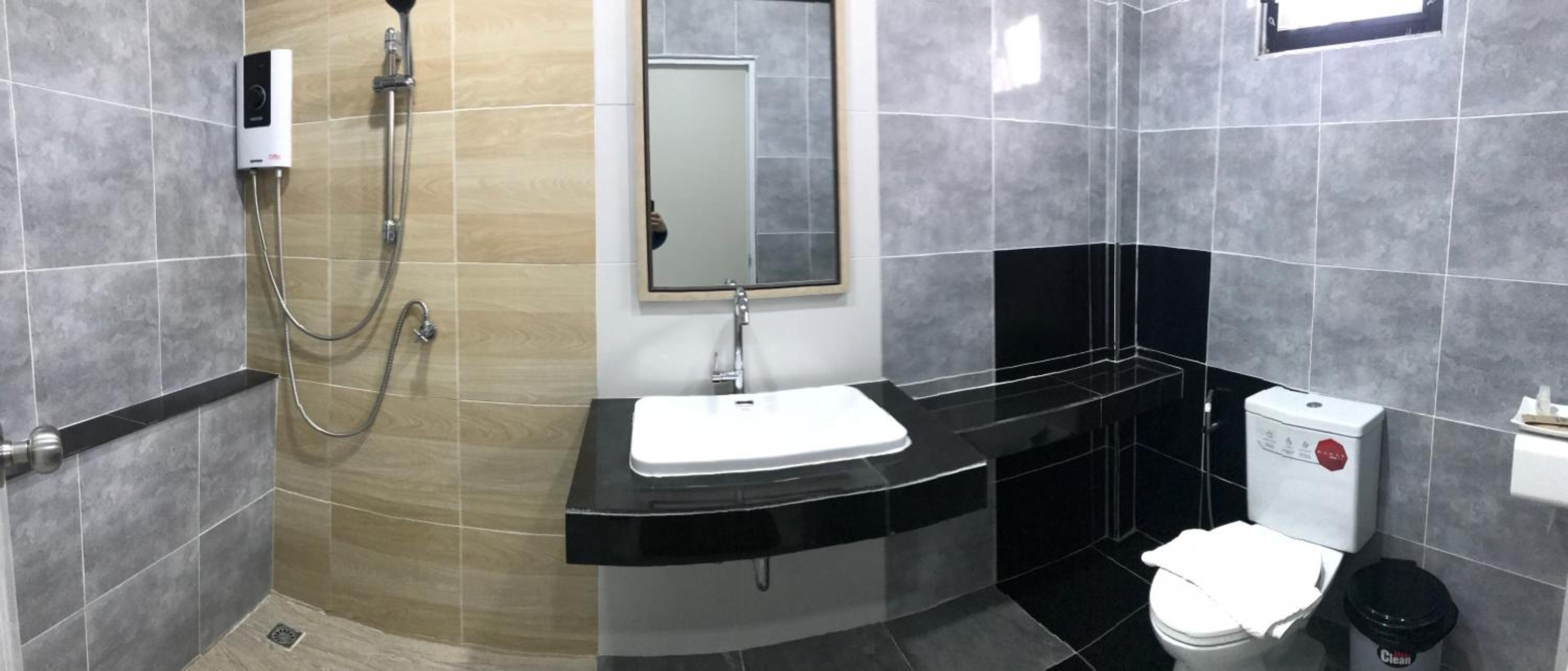 Superior Quadruple Room - Photo 3