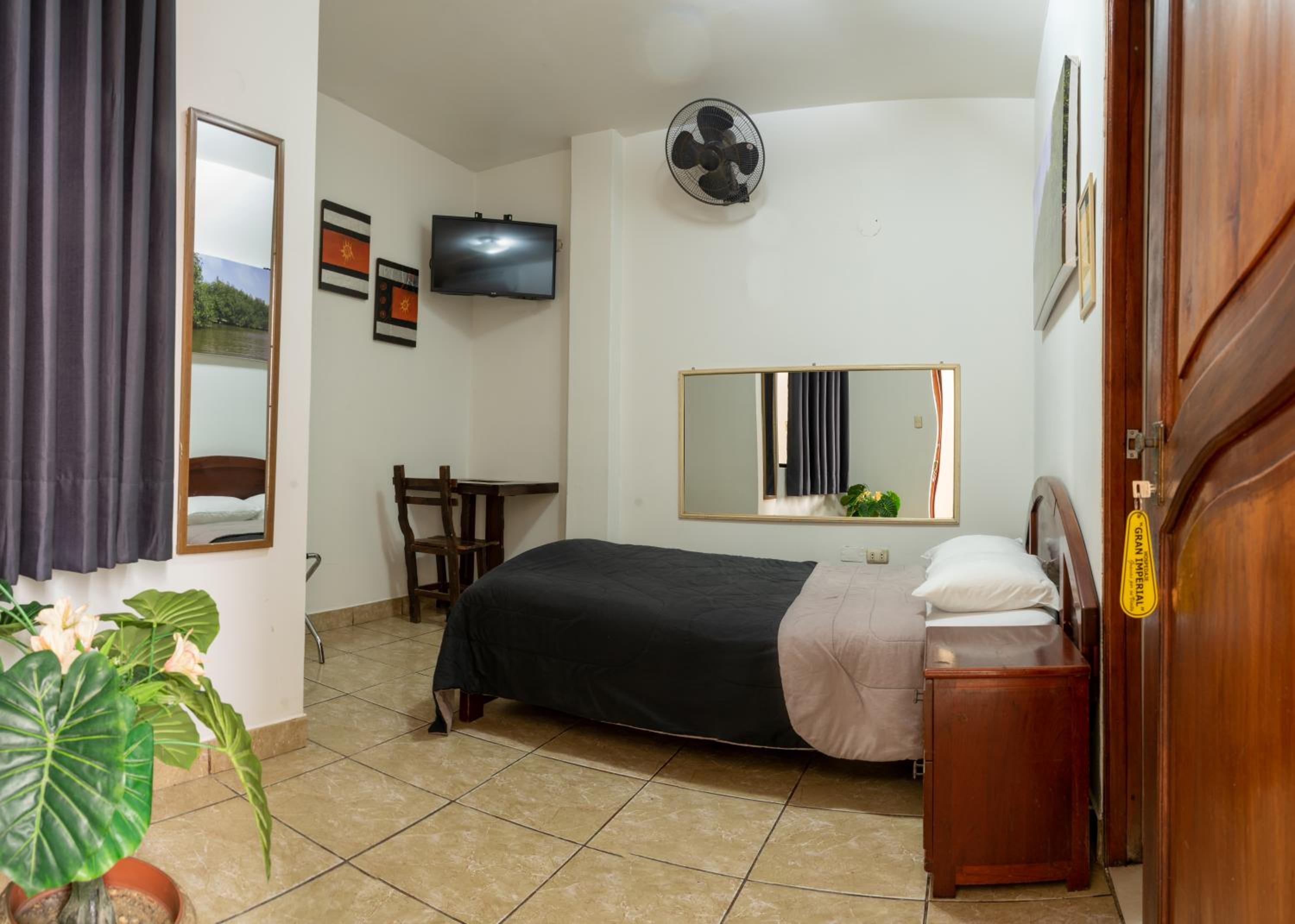 Budget Double Room photo 3