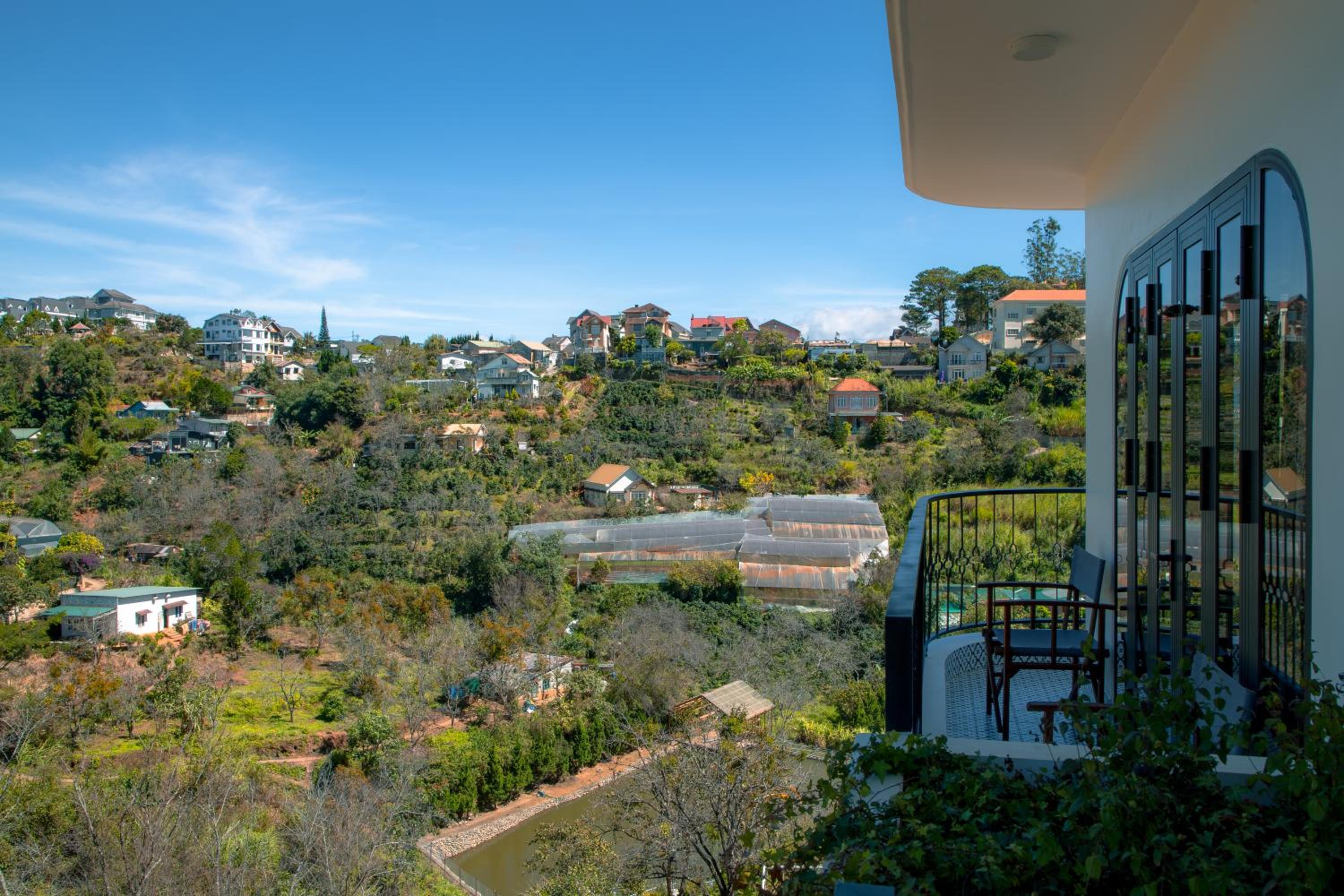 King Suite with Balcony photo 2