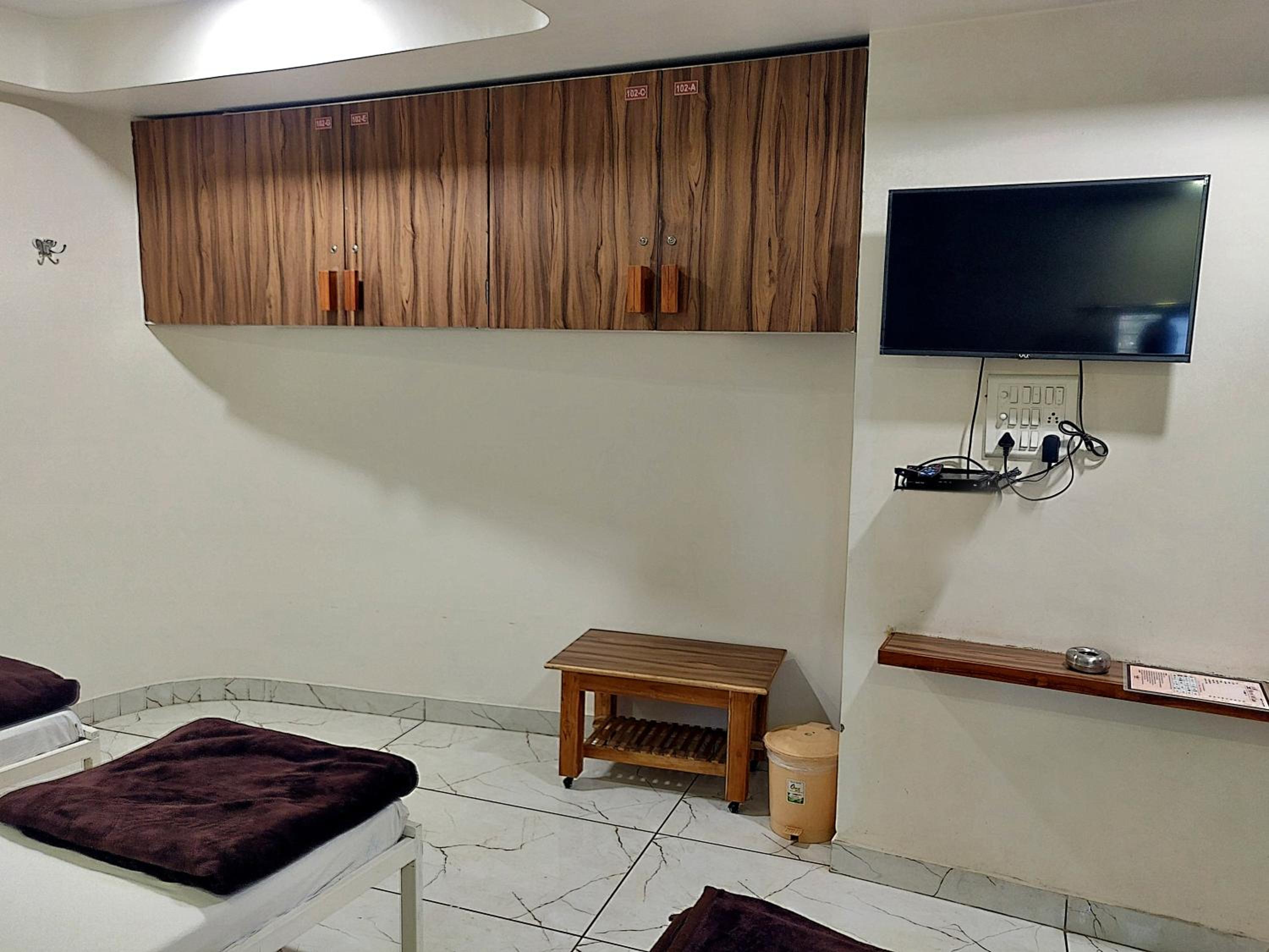 Standard Family Room - Photo 7