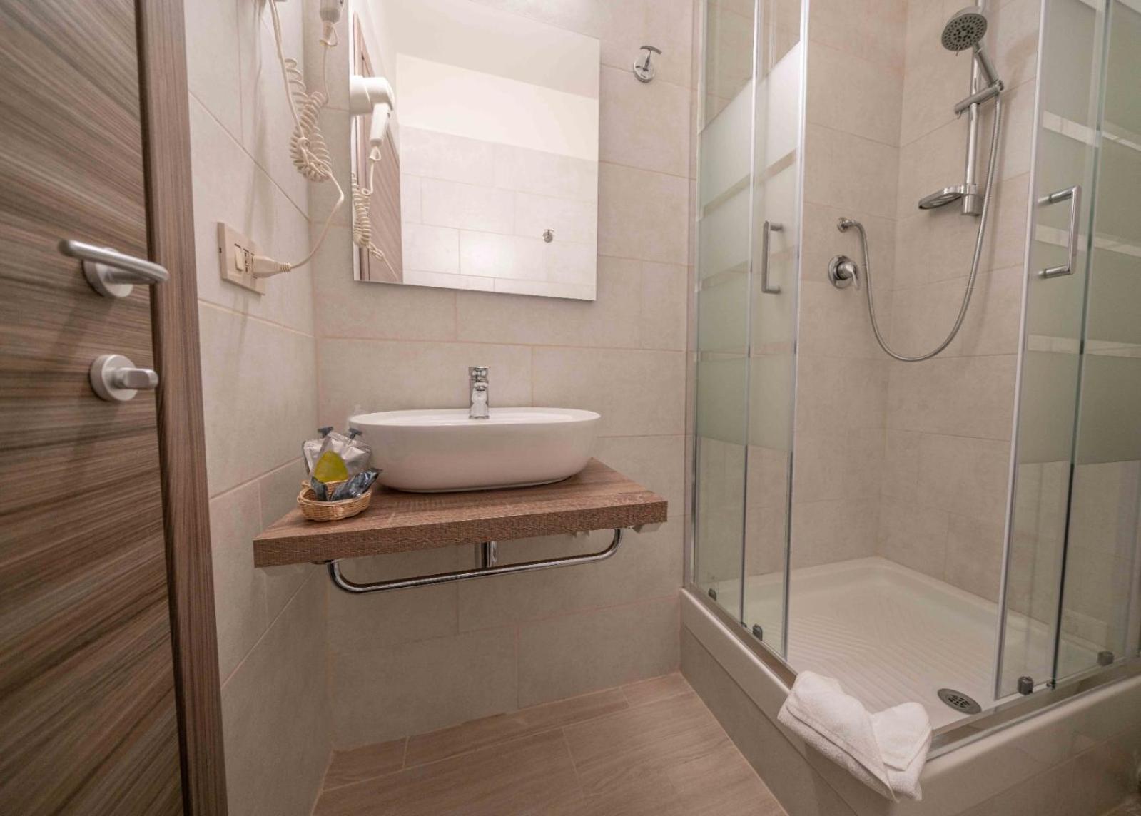 Triple Room - Photo 7