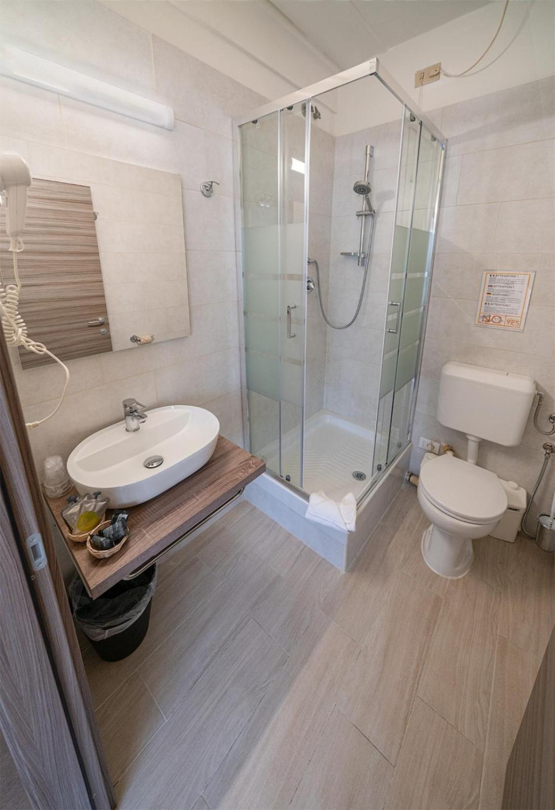 Triple Room - Photo 11