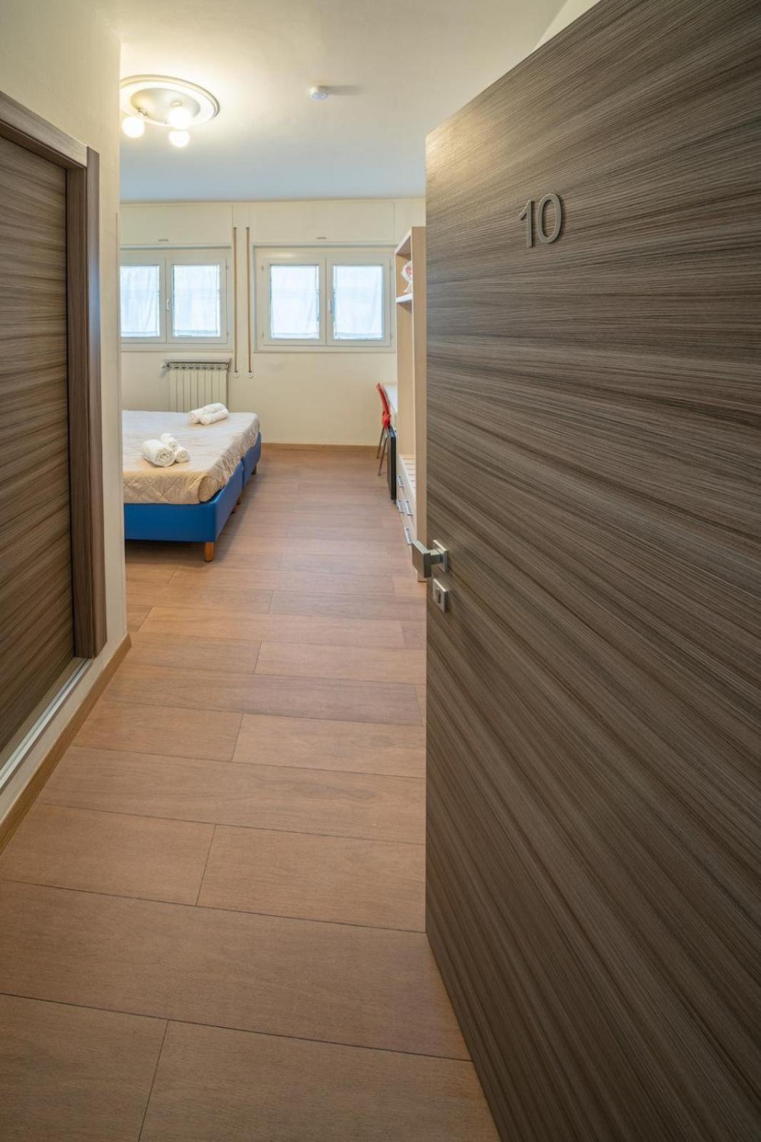 Double or Twin Room - Photo 3