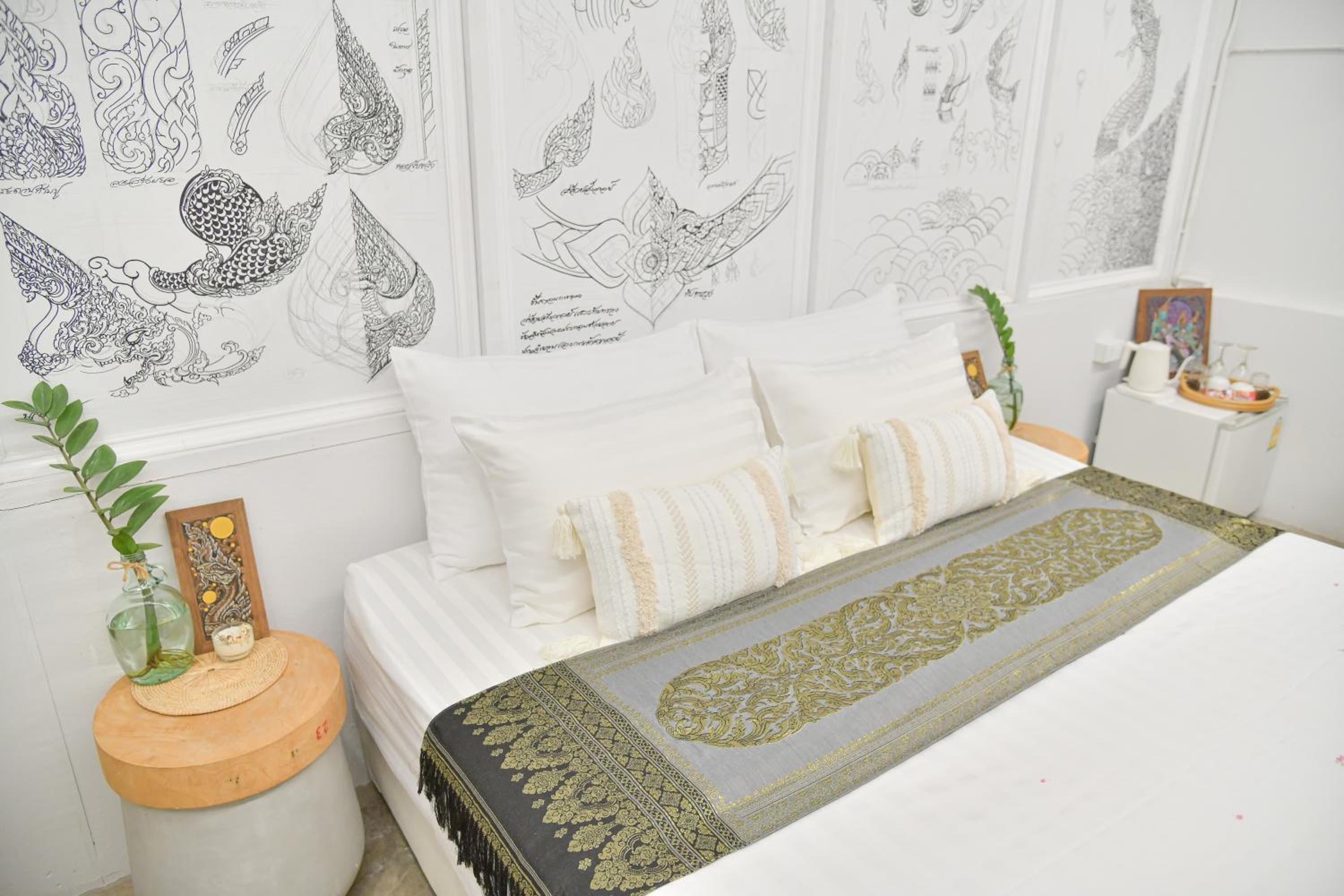 Deluxe King Room - Photo 5