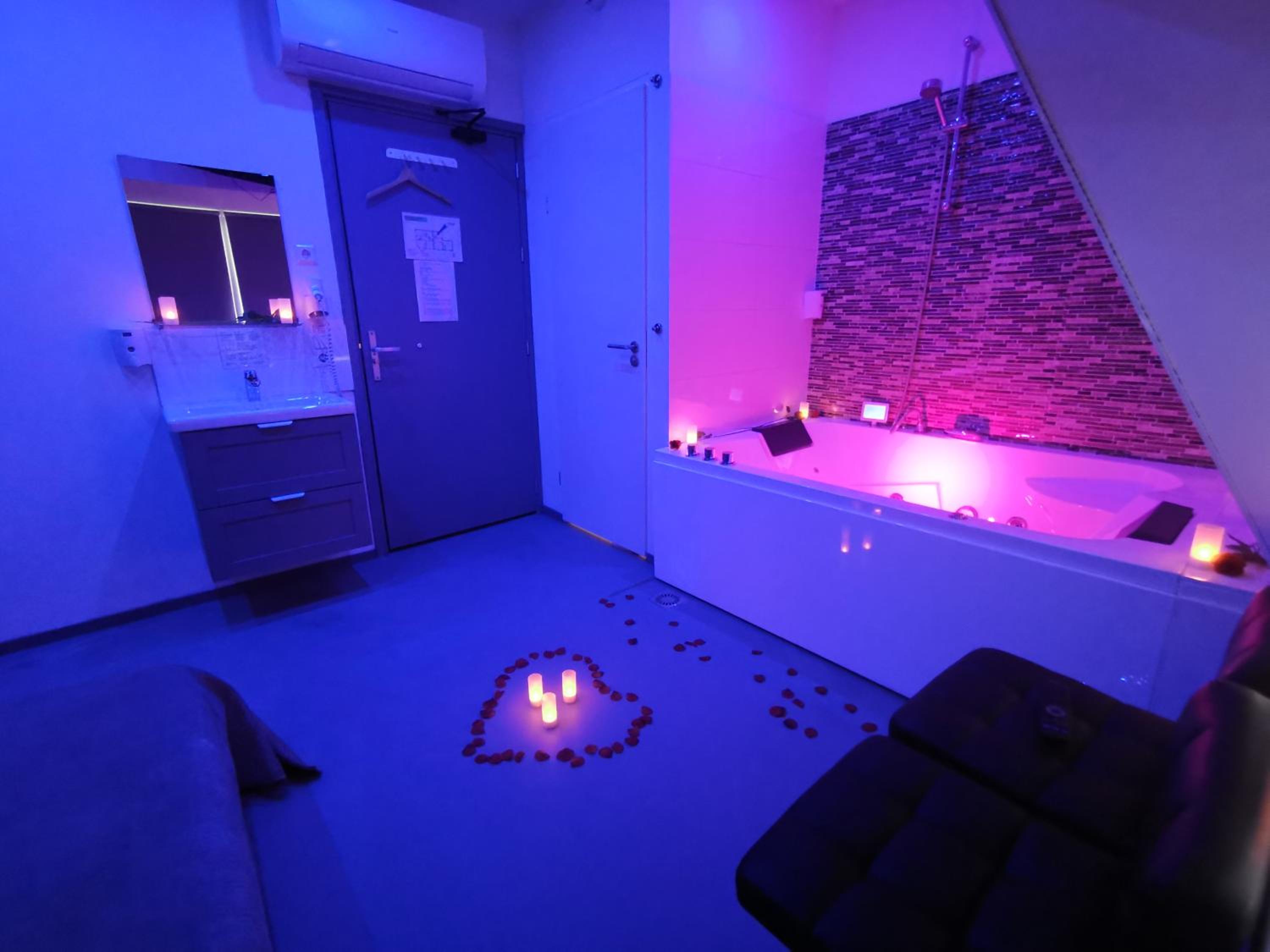 Deluxe Double Room with Bath photo 3