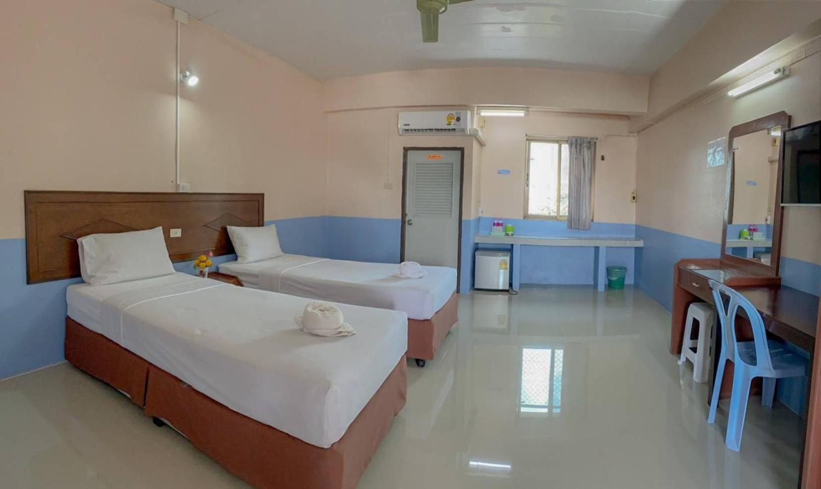 Small Twin Room photo 2