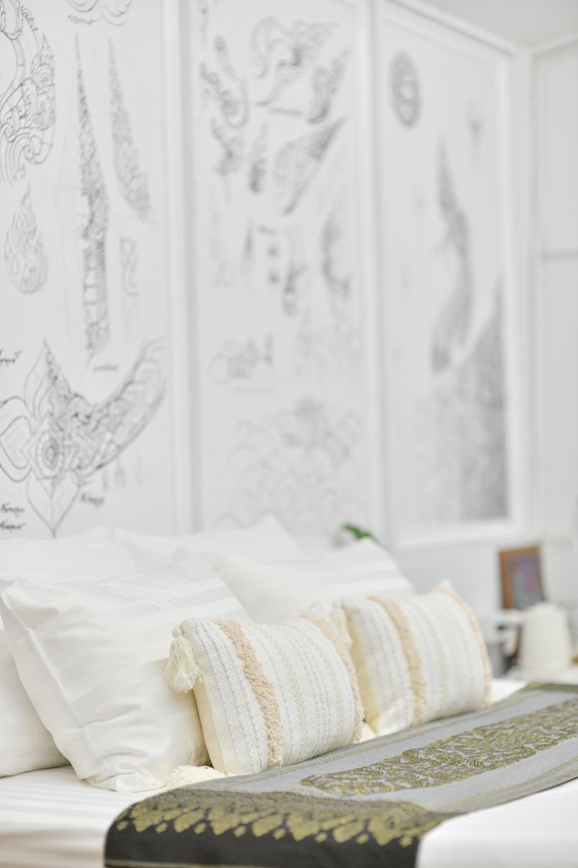 Deluxe King Room - Photo 4