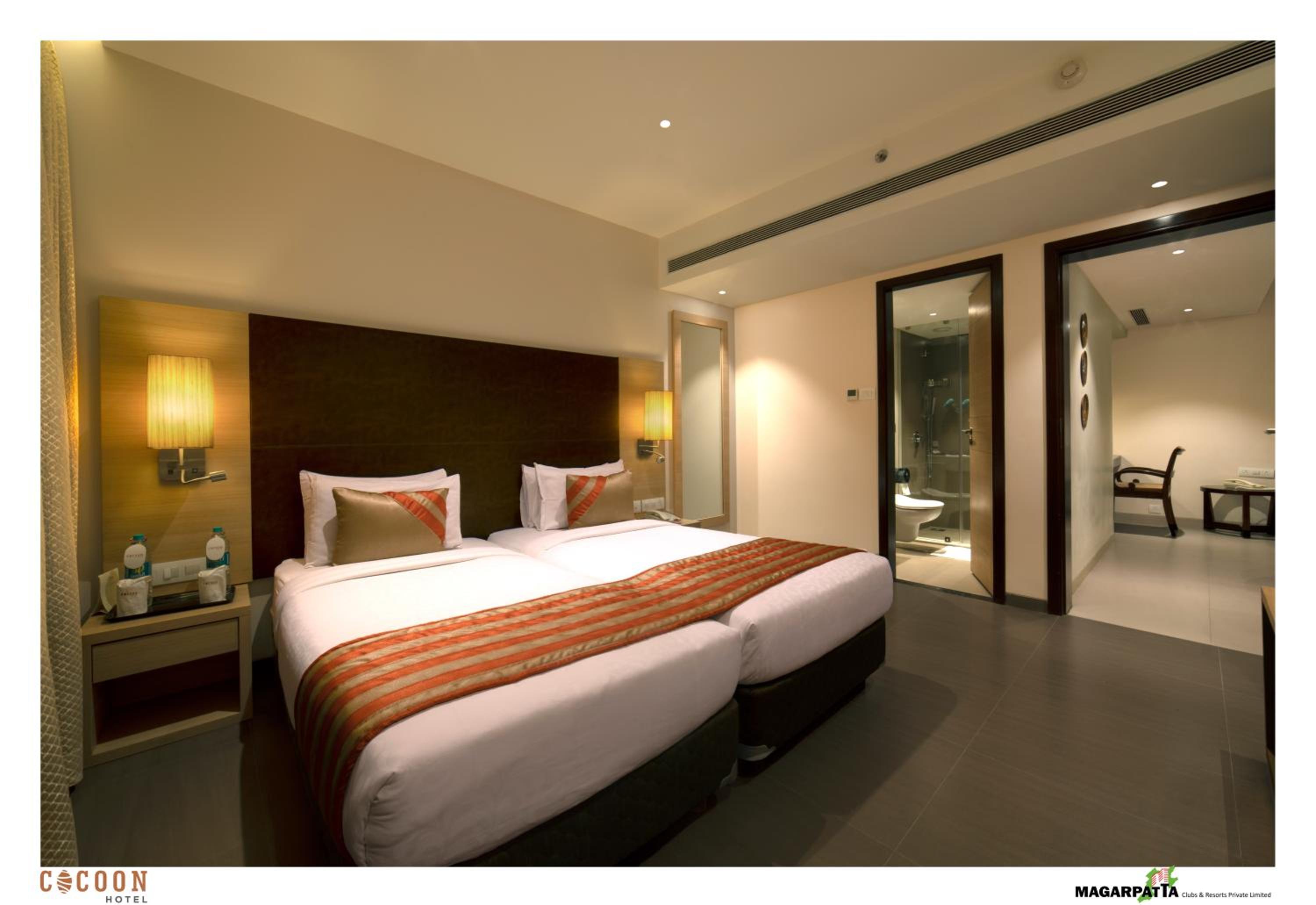 Premium Suite room with Balcony - Photo 4