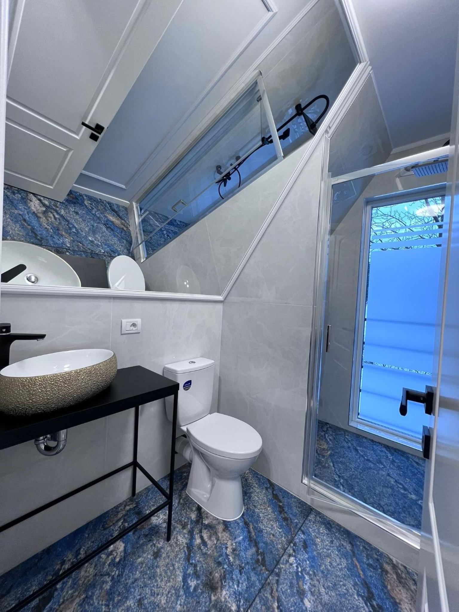 Three-Bedroom Chalet - Photo 7