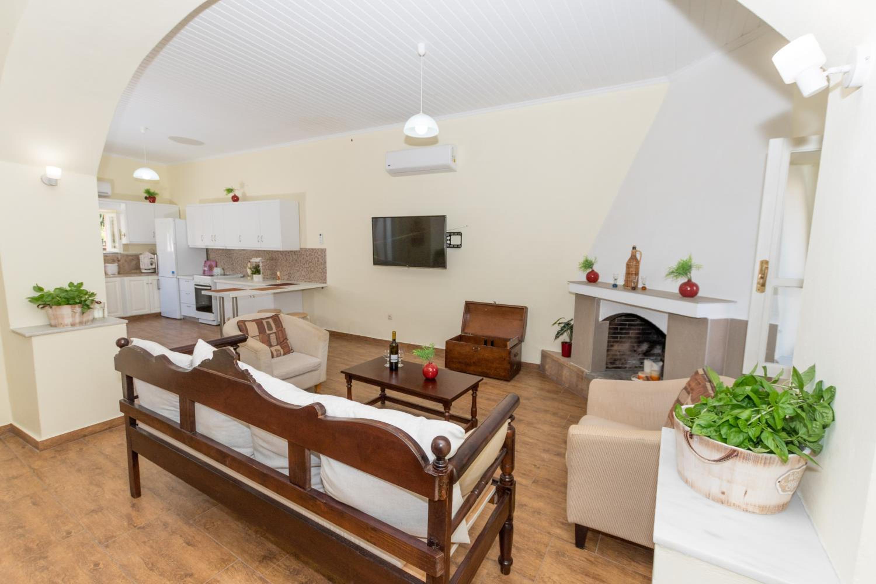 Three-Bedroom House photo 3