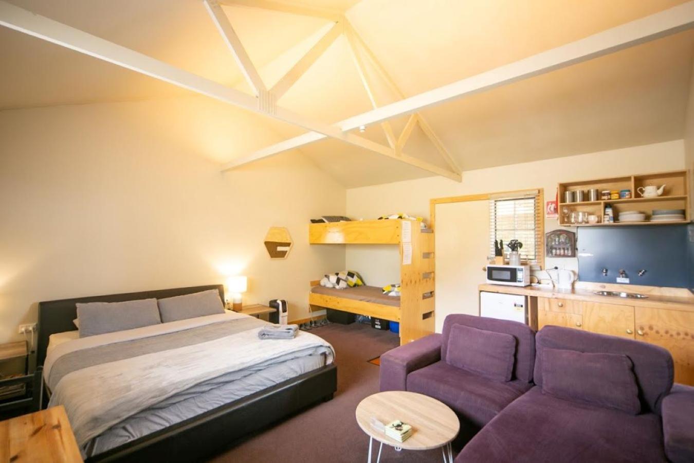 Standard Self-Contained Studio Cottage with Private Bathroom - The Hut photo 1
