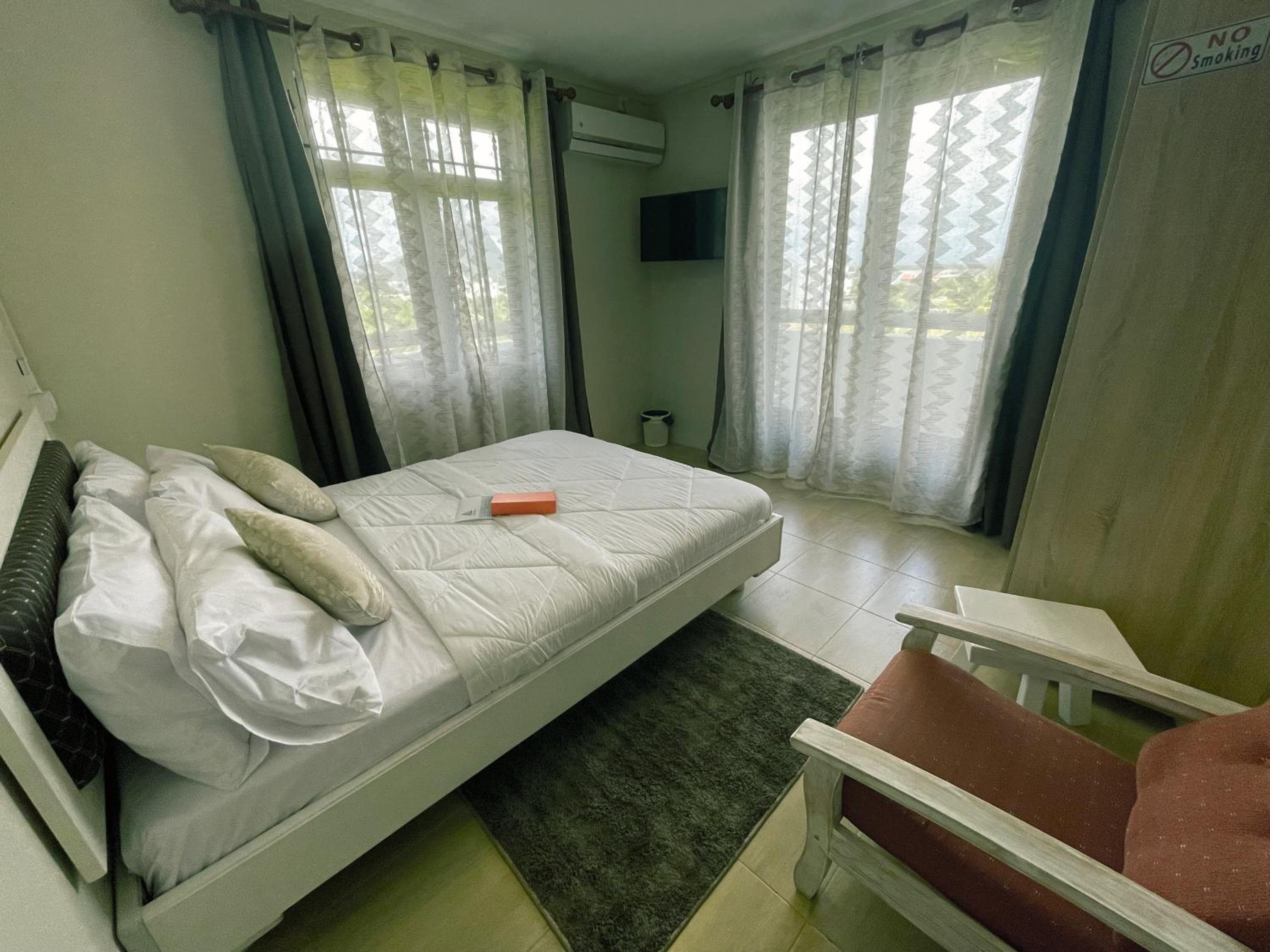 One-Bedroom Apartment photo 2