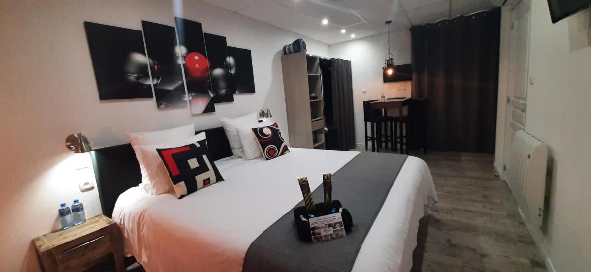 Deluxe Double Room with Shower photo 3