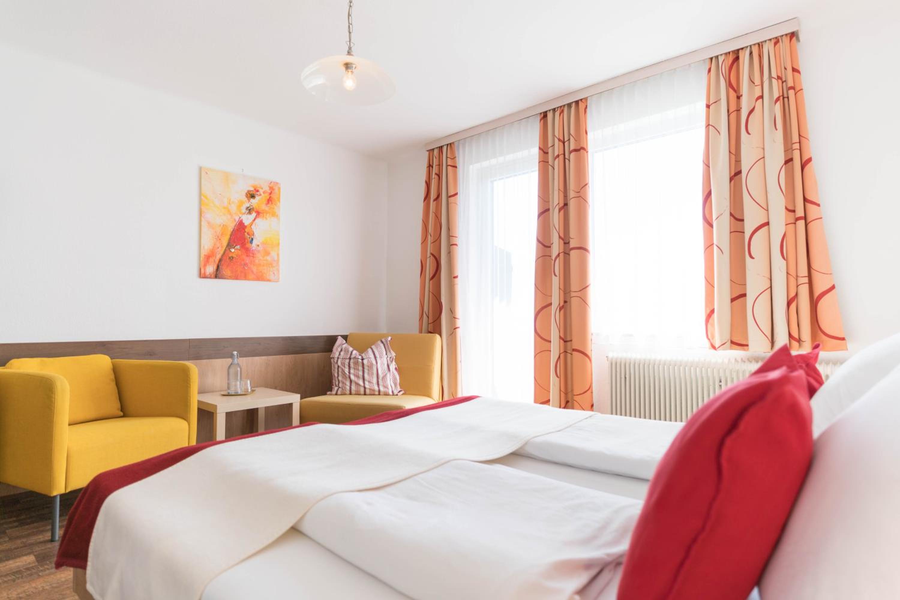 Double Room with Balcony (2 Adults + 1 Child) photo 3