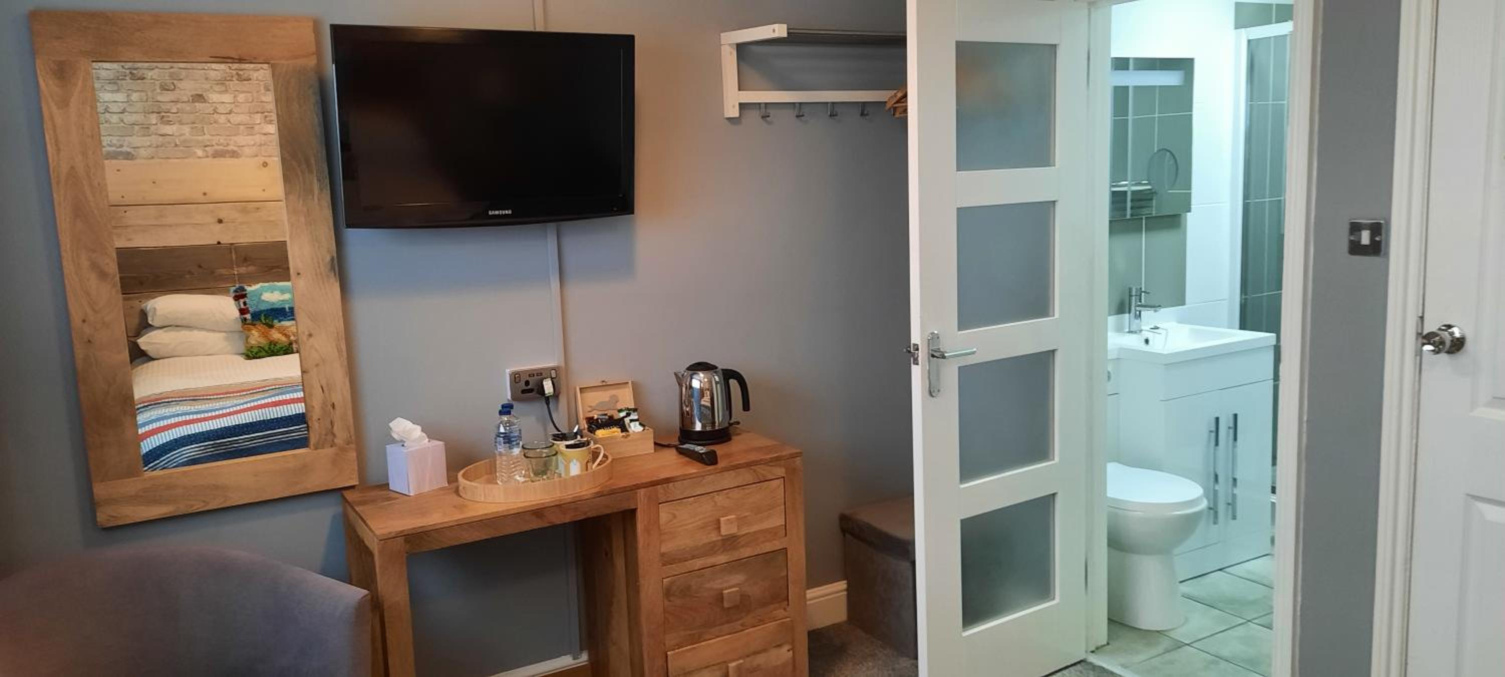 Standard King Room - Photo 3