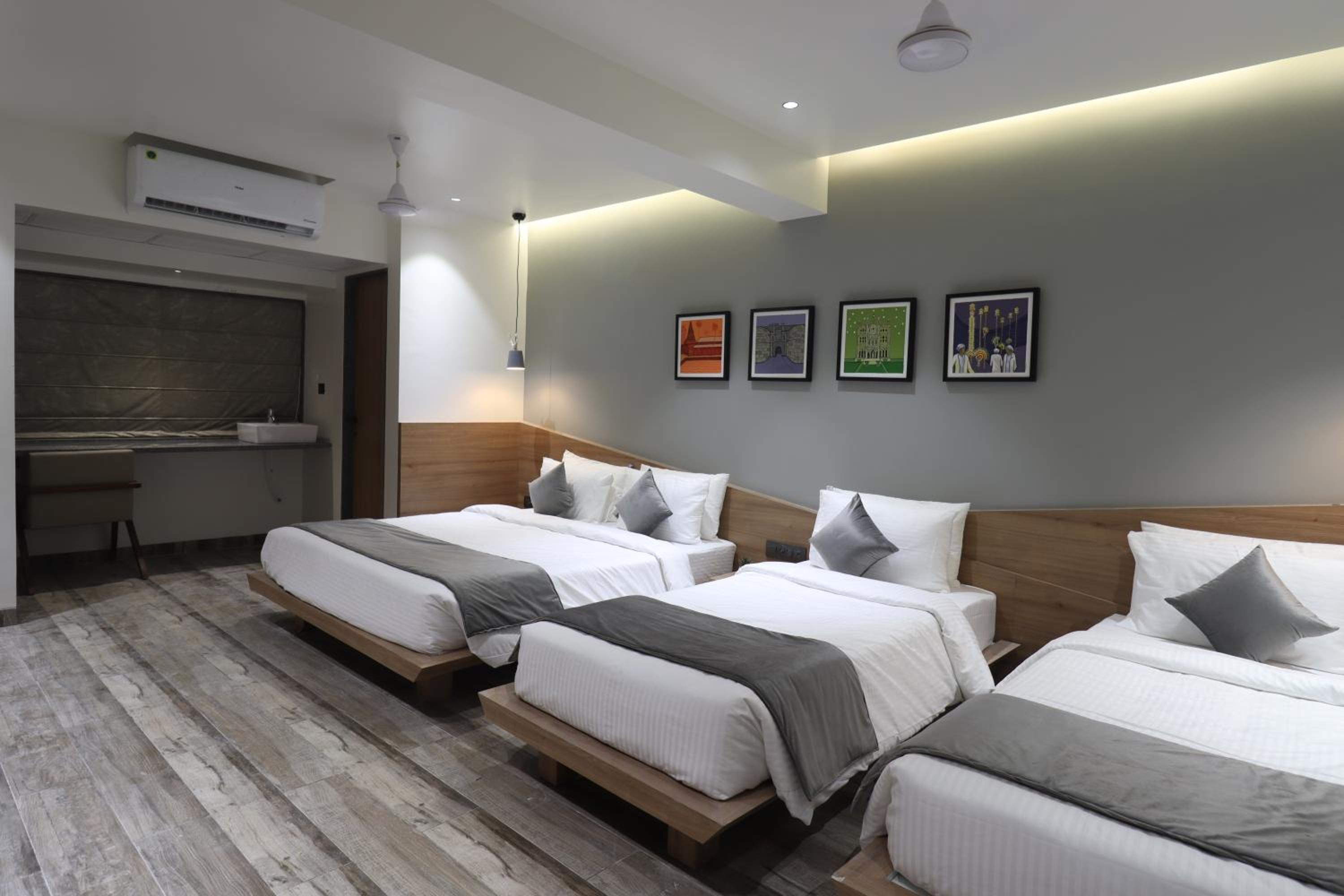 Standard Family Room - Photo 2