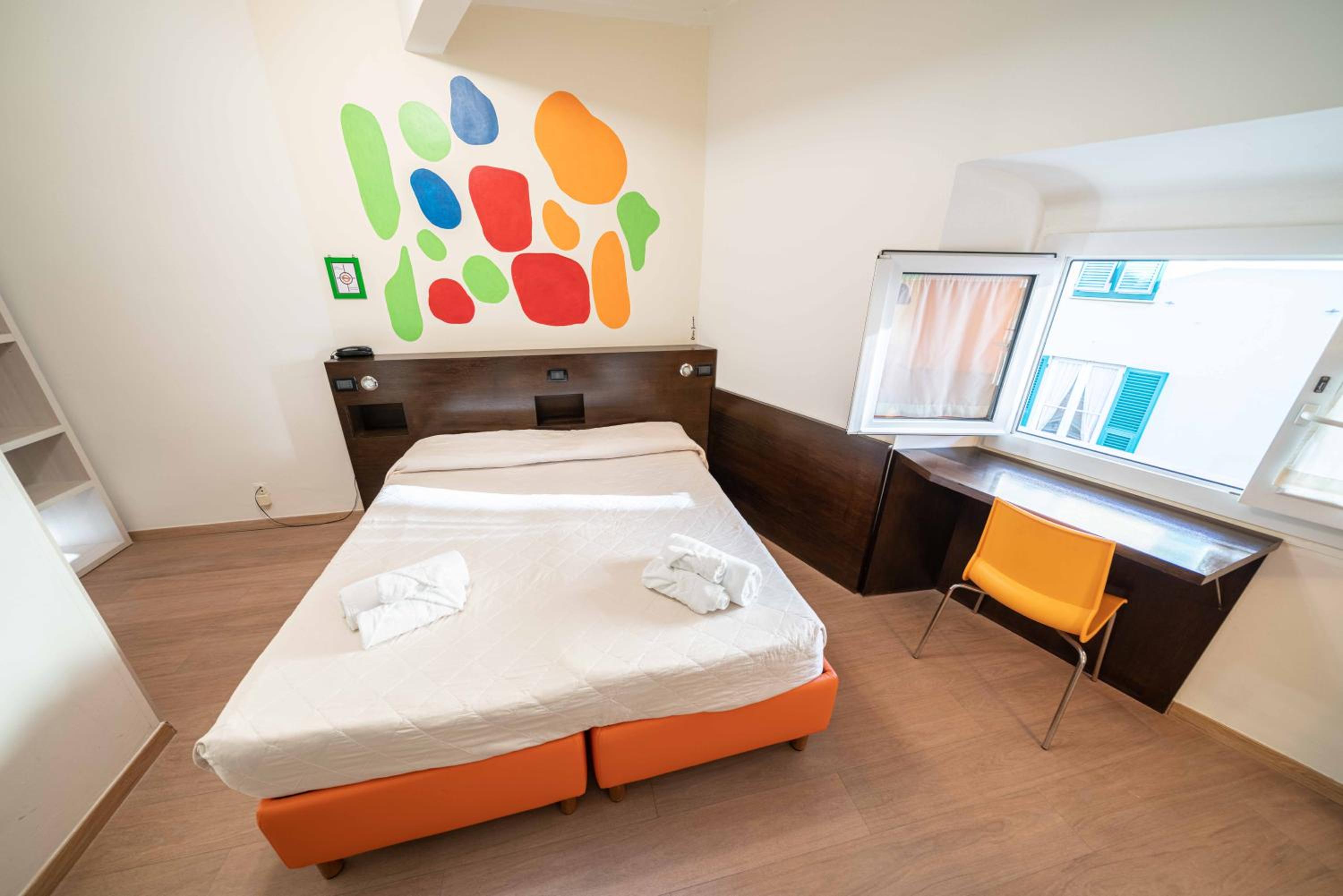 Large Quadruple Room - Photo 3