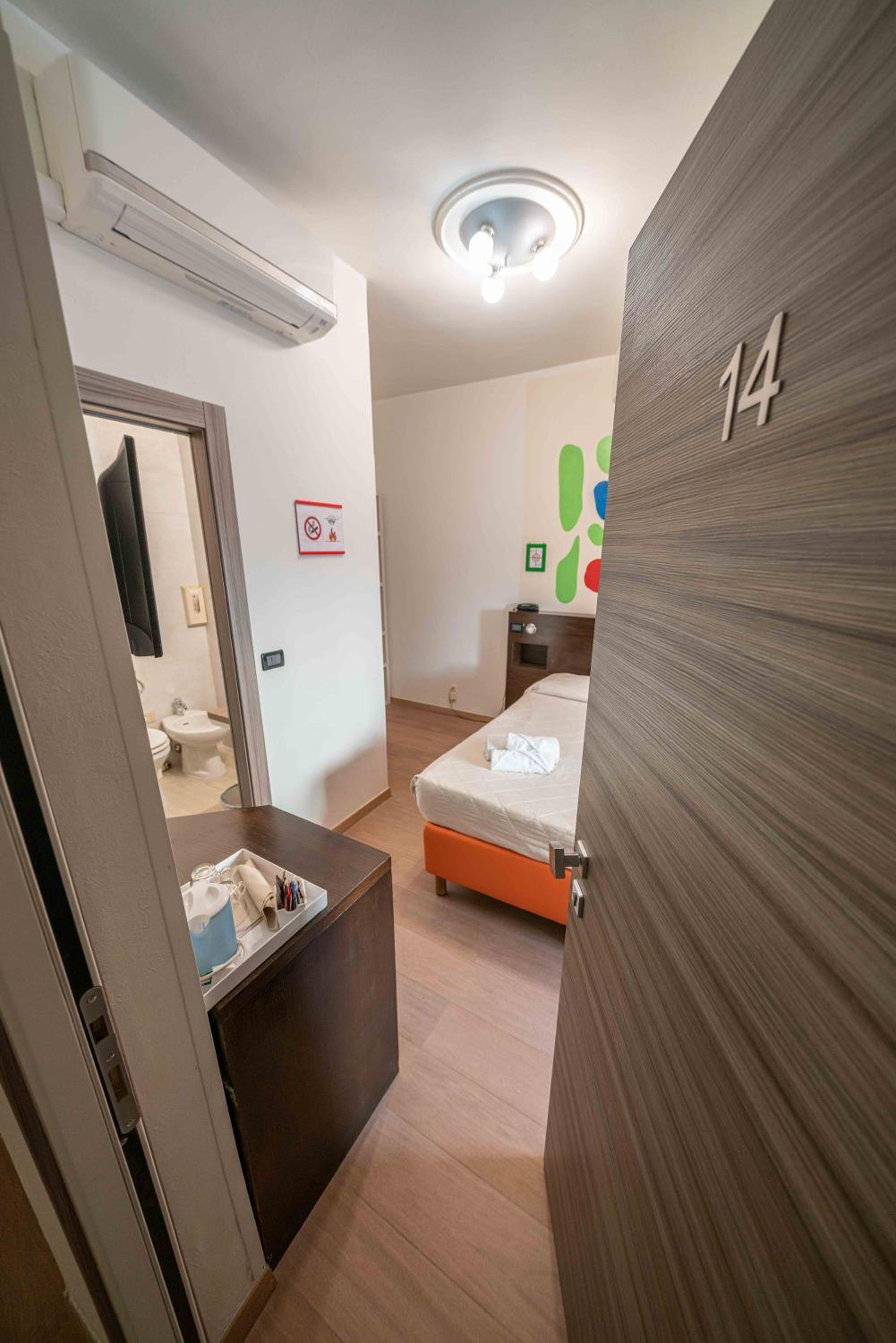Large Quadruple Room - Photo 4