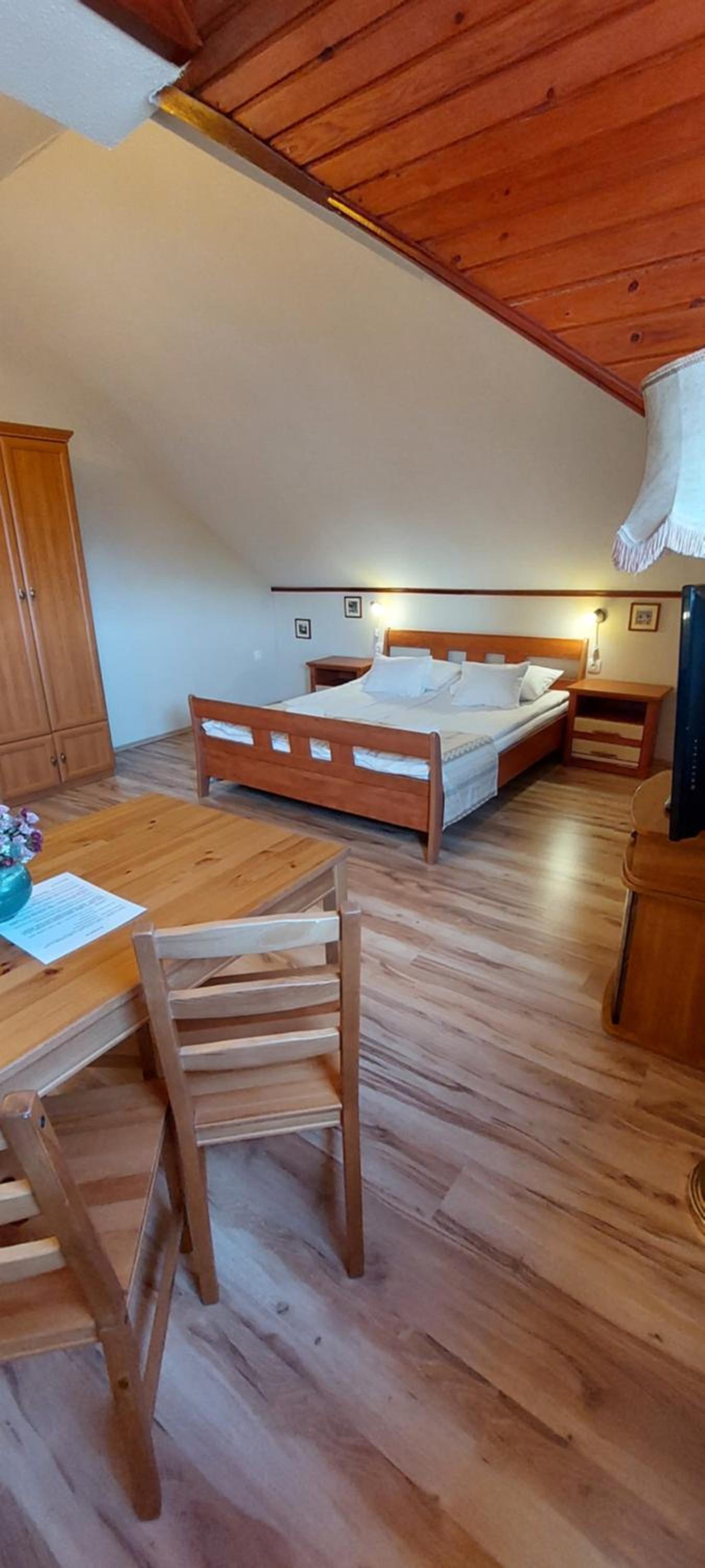 Quadruple Room with Private Bathroom photo 3