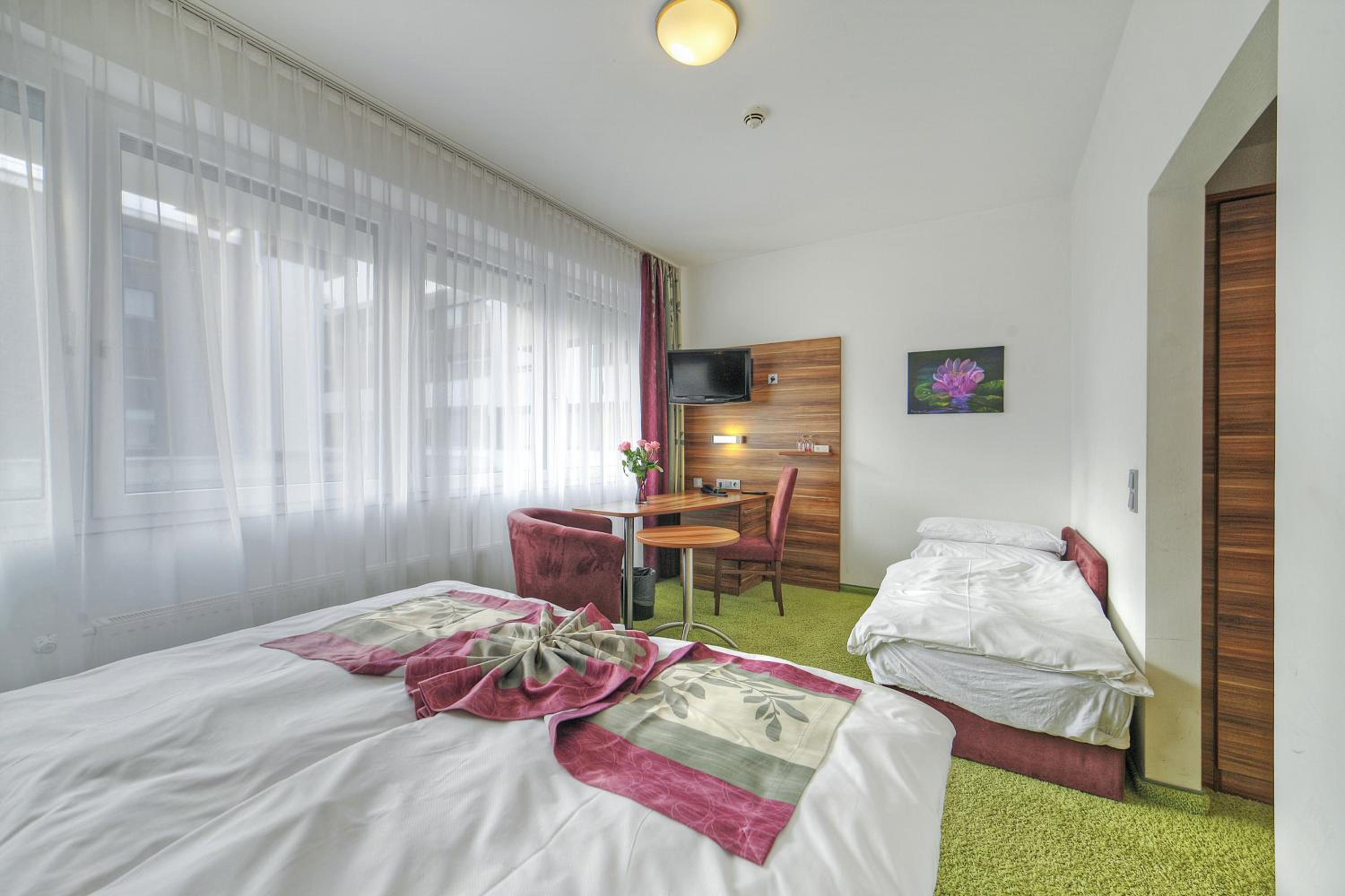 Large Double Room photo 3