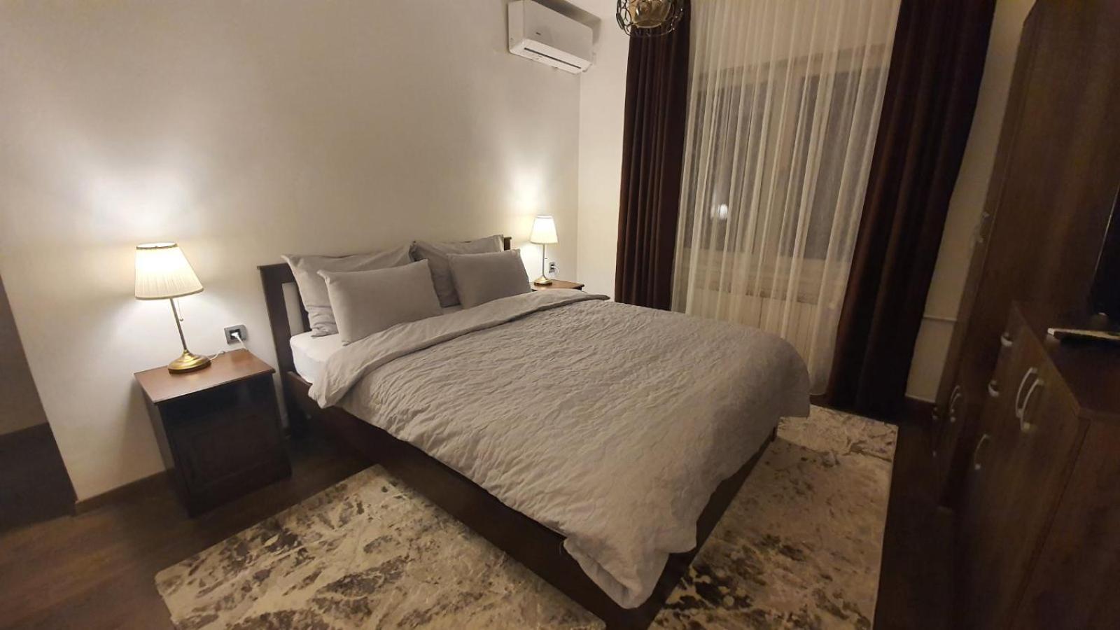 Deluxe Apartment photo 2