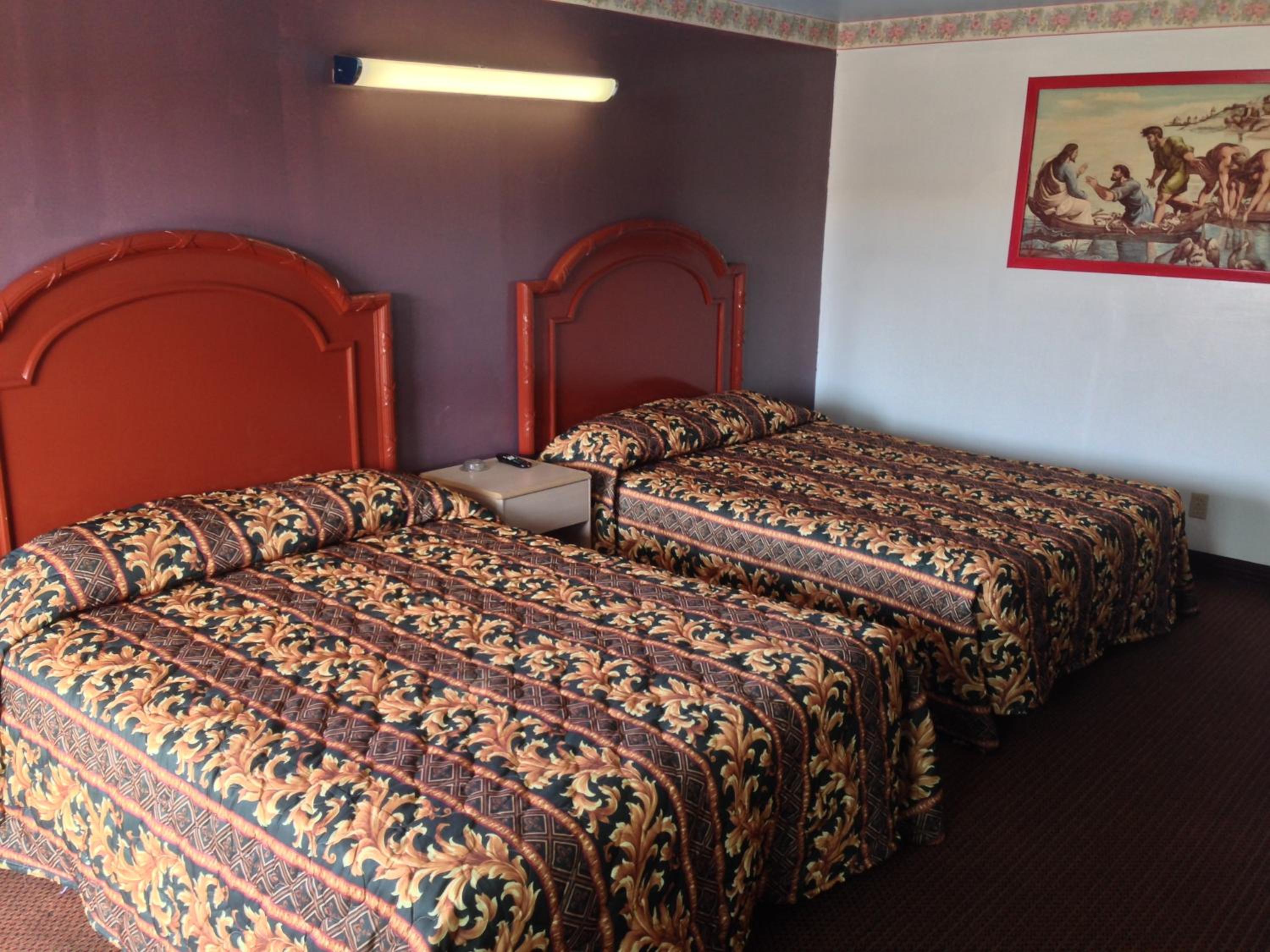 Queen Room with Two Queen Beds - Photo 22