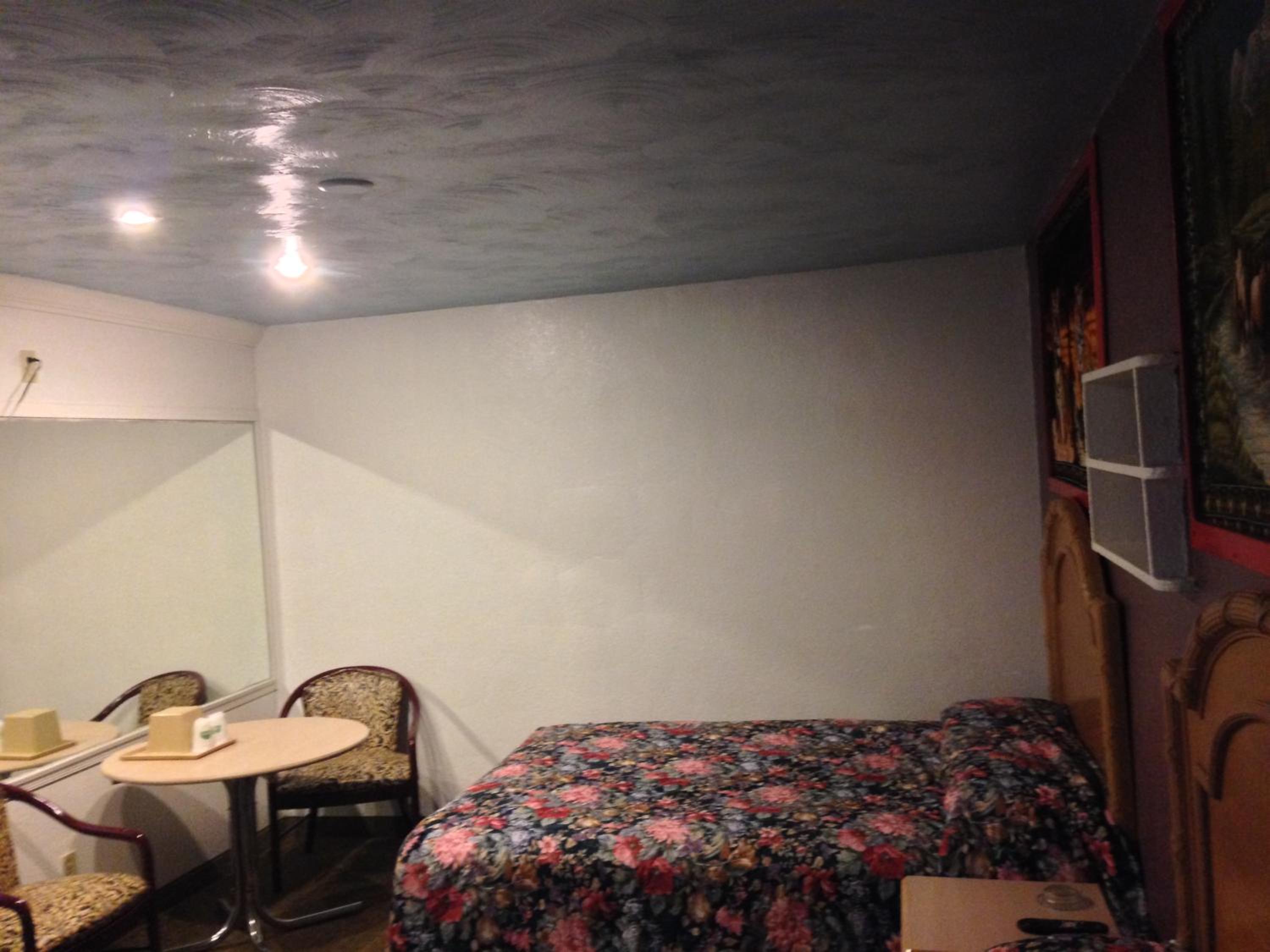 Queen Room with Two Queen Beds - Photo 13