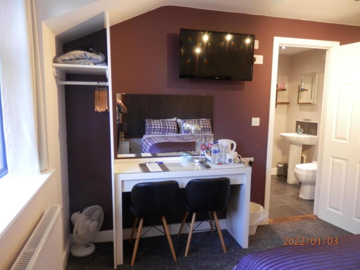 Double Room with Private Bathroom photo 3
